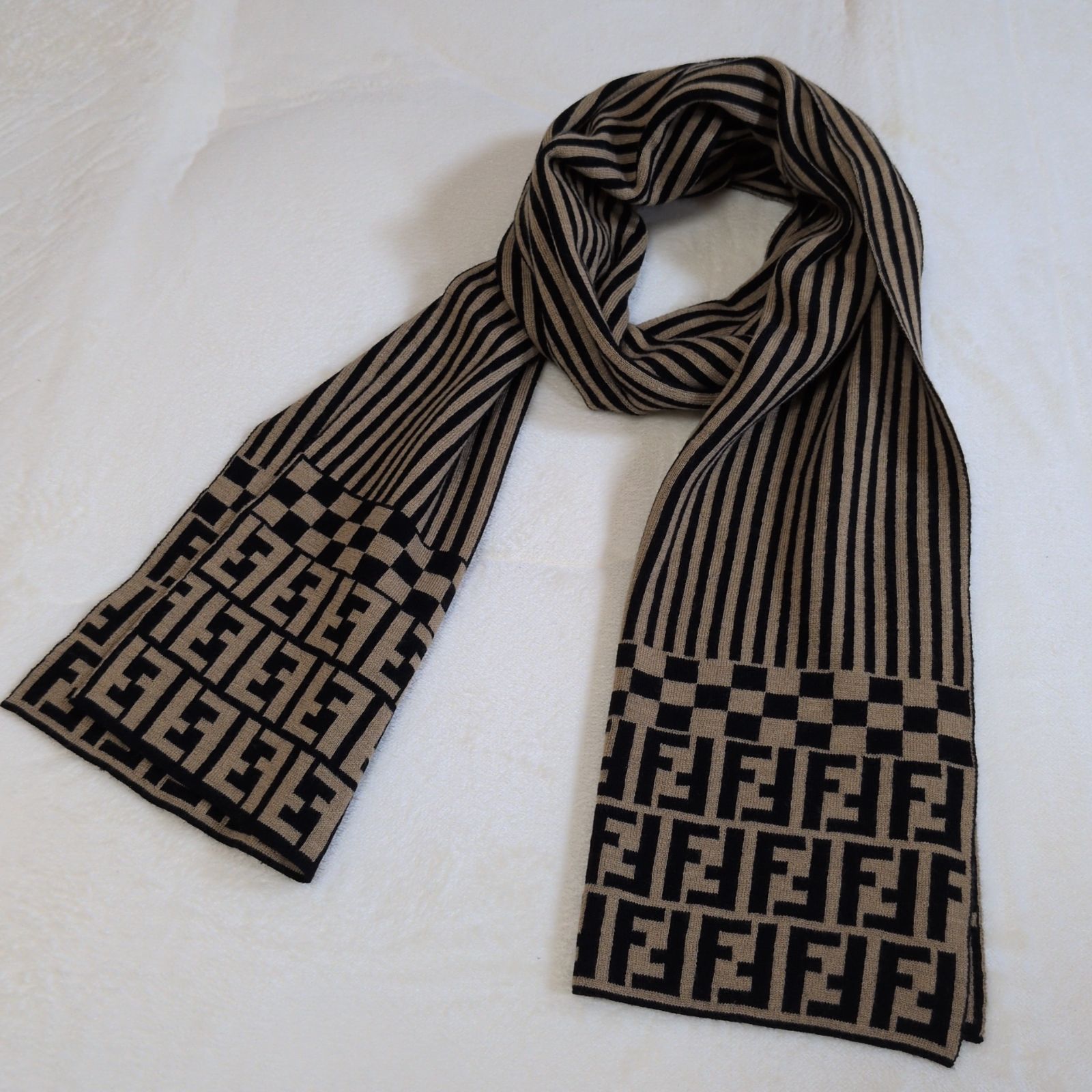 人気✨️FENDI フェンディ ズッカ柄大判チェッカーマフラー ストライプ