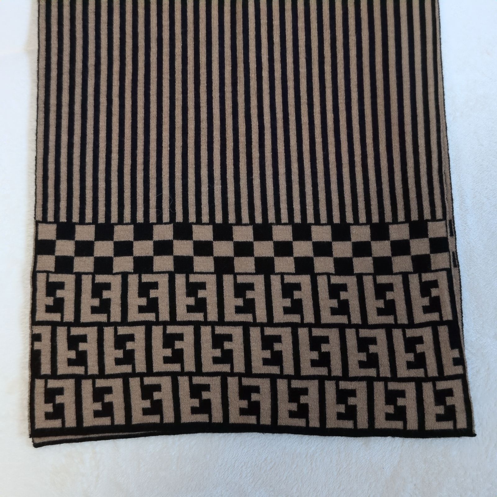 人気✨️FENDI フェンディ ズッカ柄大判チェッカーマフラー ストライプ