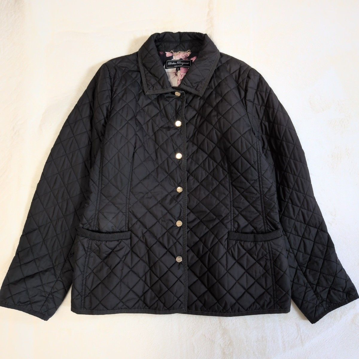 希少】Salvatore Ferragamo フェラガモ ショート丈 ジャケット 希少】Salvatore Ferragamo フェラガモ ショート丈 ジャケット 【公式