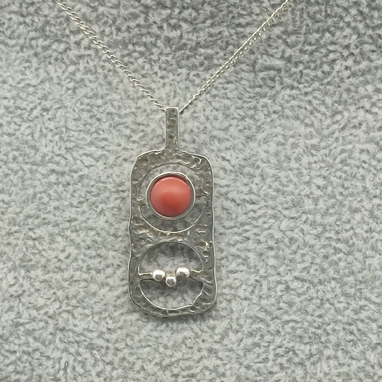 美品】赤珊瑚デザインペンダントトップ 槌目 サンゴ SILVER シルバー