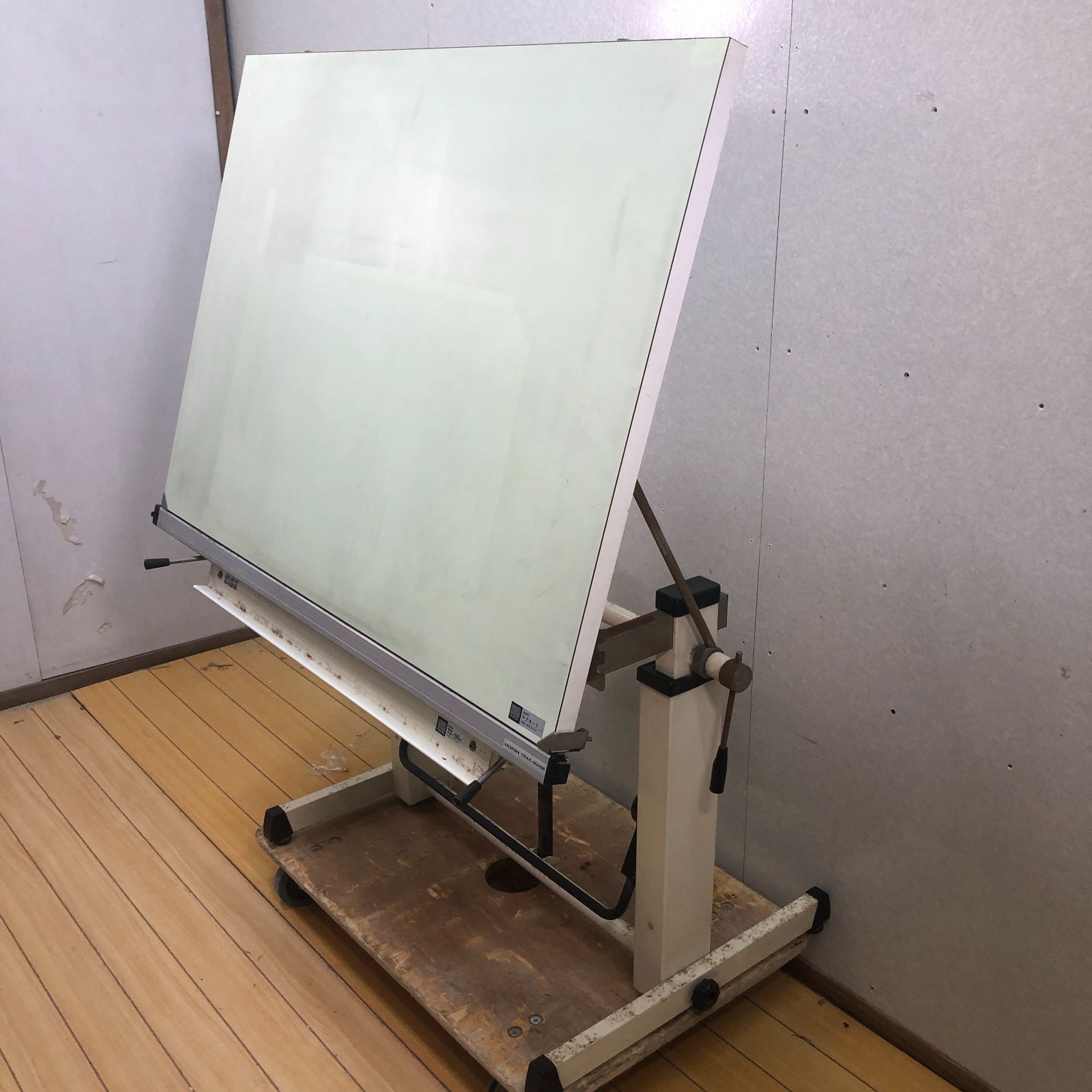 MUTOH　美品　マグネード製図板 MUTOH 武藤工業 製図板 マグネード 製図台 TZ-50 トラックガイド 昇降