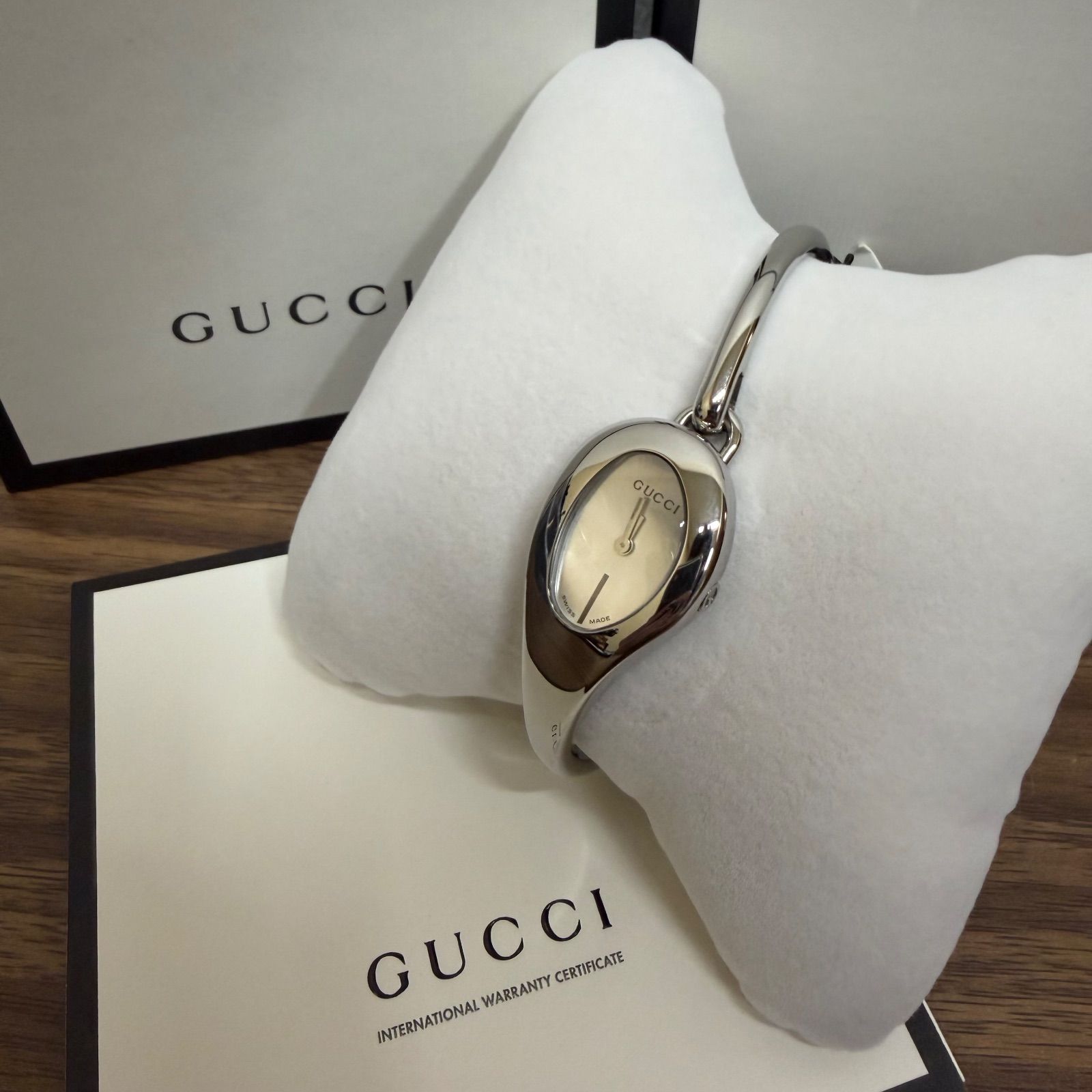 396 稼働【美品】GUCCI レディース 時計 バングル 103 ホワイト ◎GUCCI グッチ 103 ホースビット レディース 腕時計 ステンレス