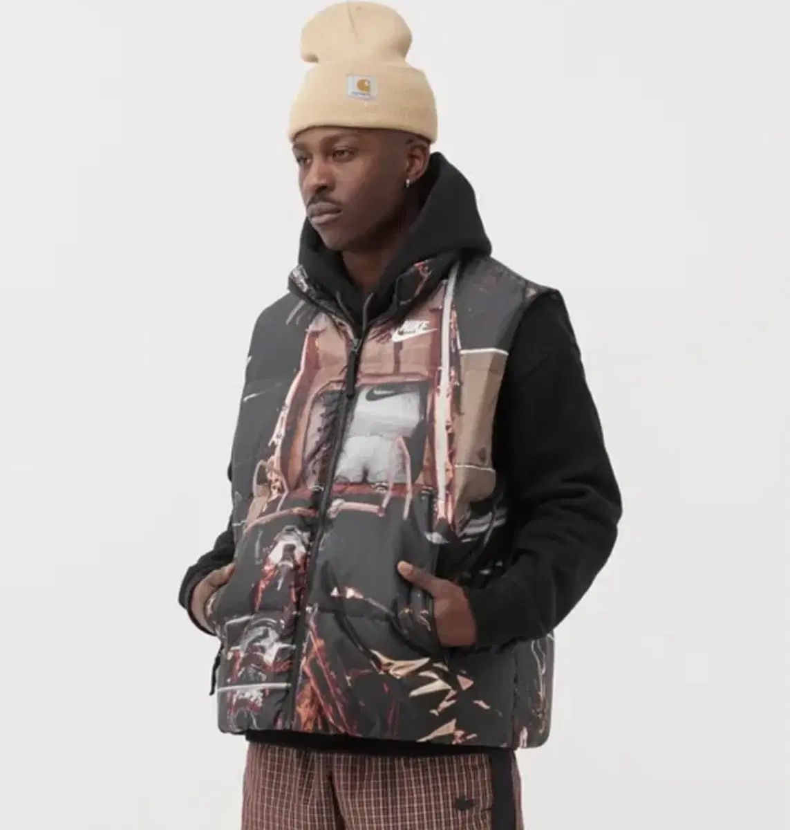 ナイキ ゼロ グラフィティ プリント ダウン ベスト - メルカリ