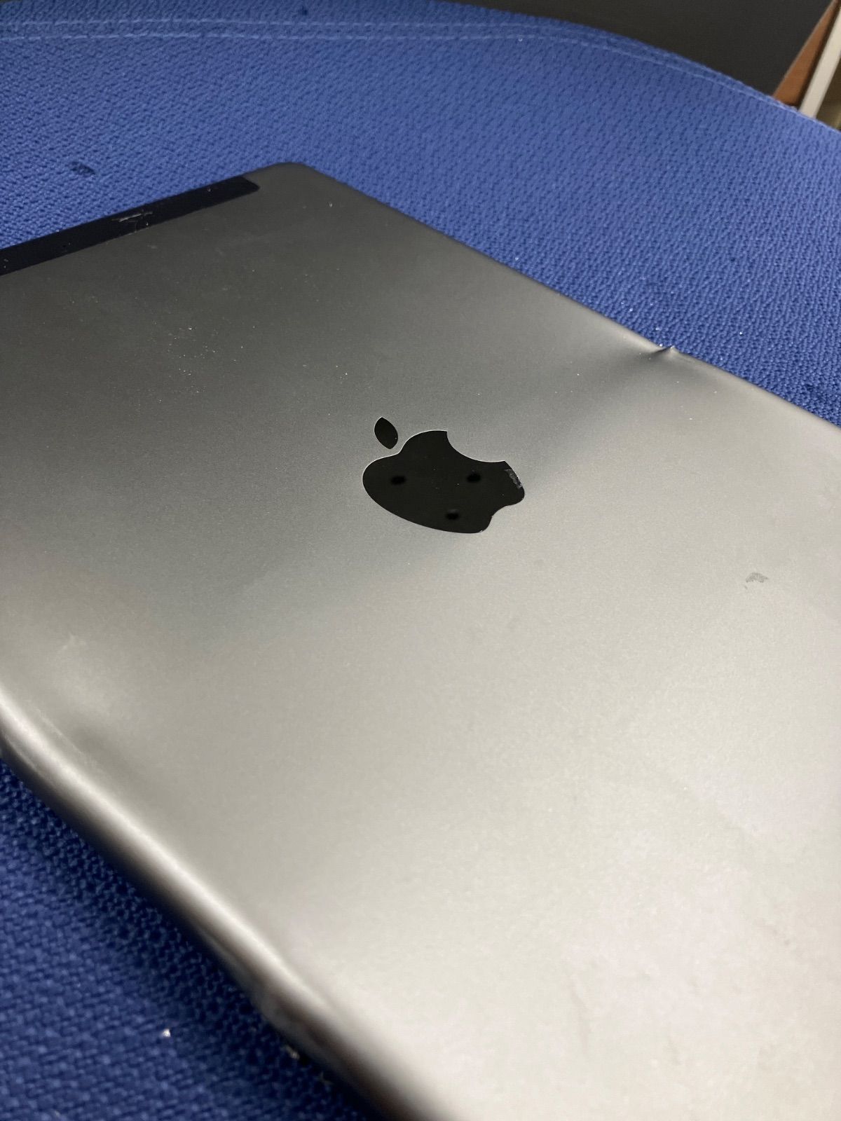 ジャンク iPad 第8世代 Cellular 32GB 画面破損 分解跡あり 動作未確認