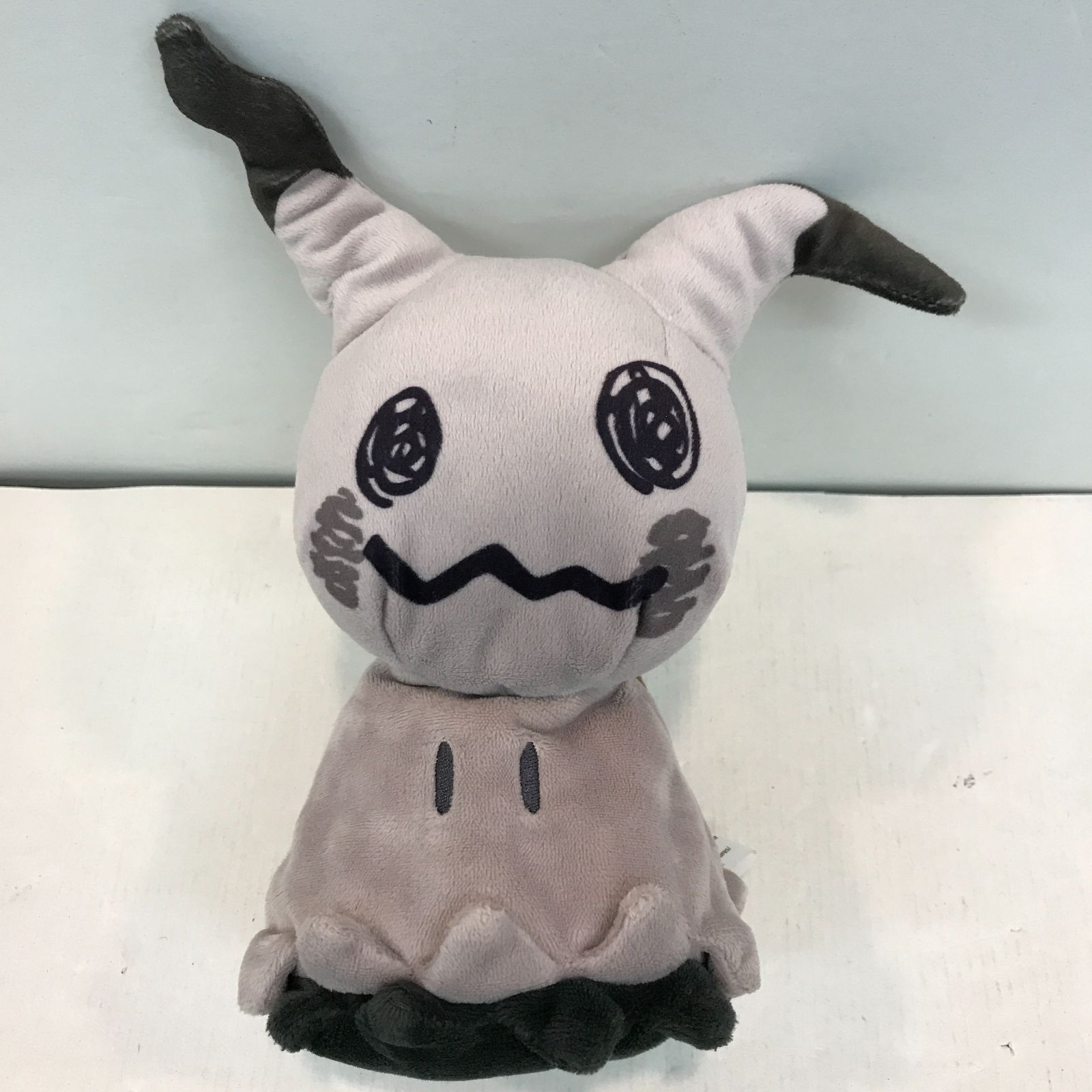 八戸第2-30-19】 ポケモンセンター ミミッキュ 色違い ぬいぐるみ