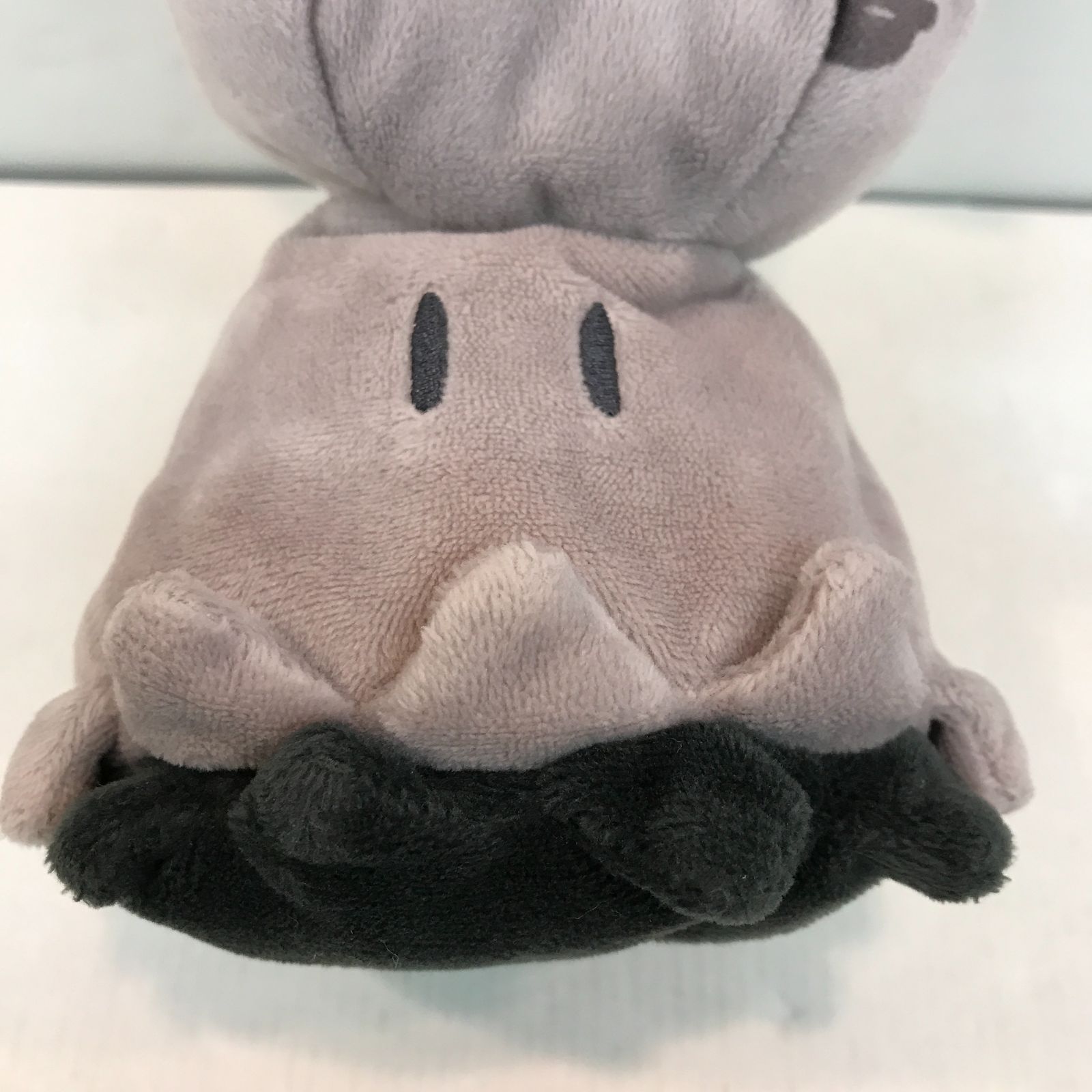 八戸第2-30-19】 ポケモンセンター ミミッキュ 色違い ぬいぐるみ