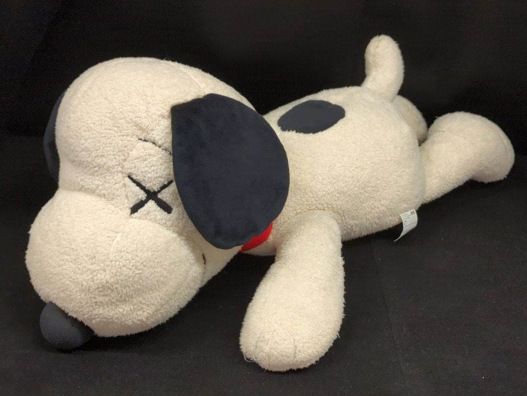 KAWS×PEANUTS ユニクロ スヌーピーぬいぐるみ NIGO®が2種類のカウズx 