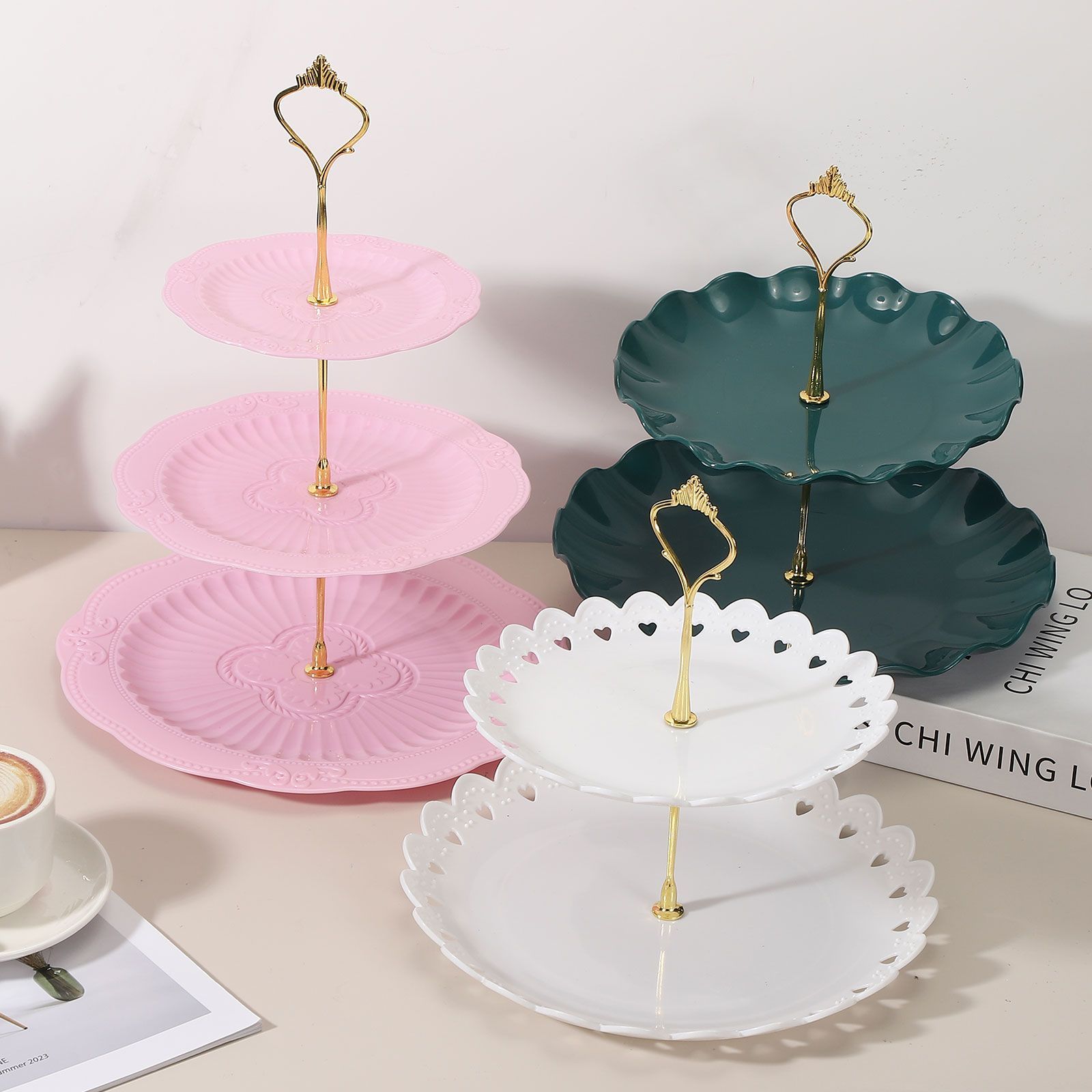 2/3段フルーツスナックトレイプラスチックボウルデザートホルダーナッツキャンディディスプレイスタンド装飾パーティーサービングトレイホ  Amazon.co.jp 売れ筋ランキング: 段付きサービングトレイ・大皿 の中で最も人気のある商品です 多機能サービングプラッタ シンプル ... プラスチック製サービングトレイ 長方形プラッター デザートディスプレイトレイ 装飾用 エンボス加工サービングプラッター パーティー、