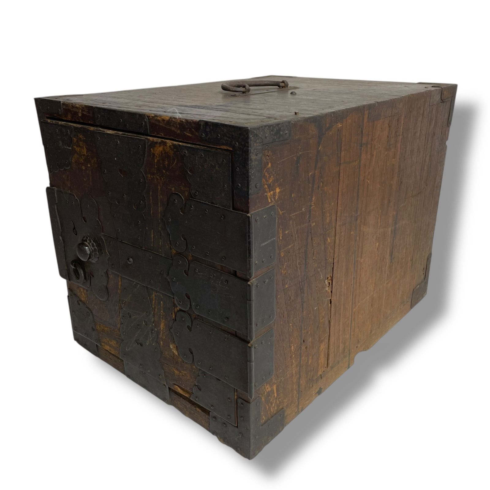 骨董 船箪笥 (金庫) 時代和箪笥 鉄地金具　カギ付き　金具装　昭和レトロ 船箪笥 時代箪笥 金庫 欅製 鉄地金具 船金庫 隠し抽斗 骨董
