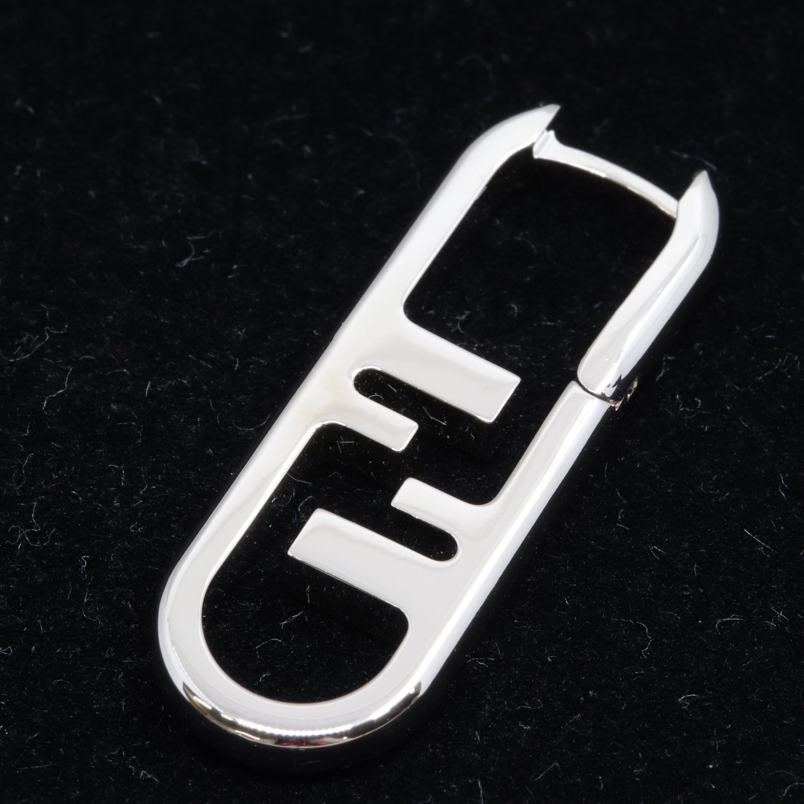 IT9HRNLZNUDE 美品 FENDI フェンディ オーロック シングル ピアス