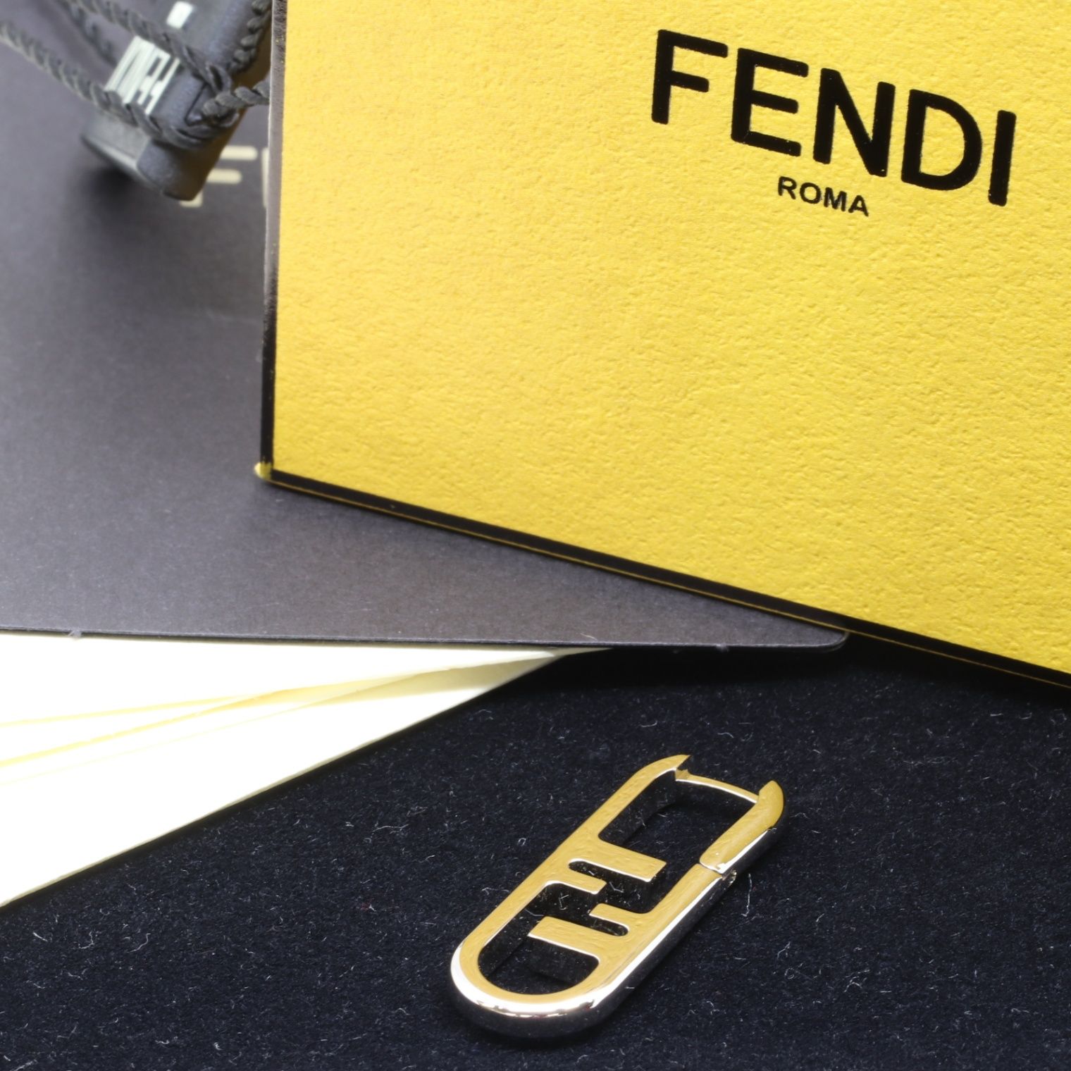 IT9HRNLZNUDE 美品 FENDI フェンディ オーロック シングル ピアス