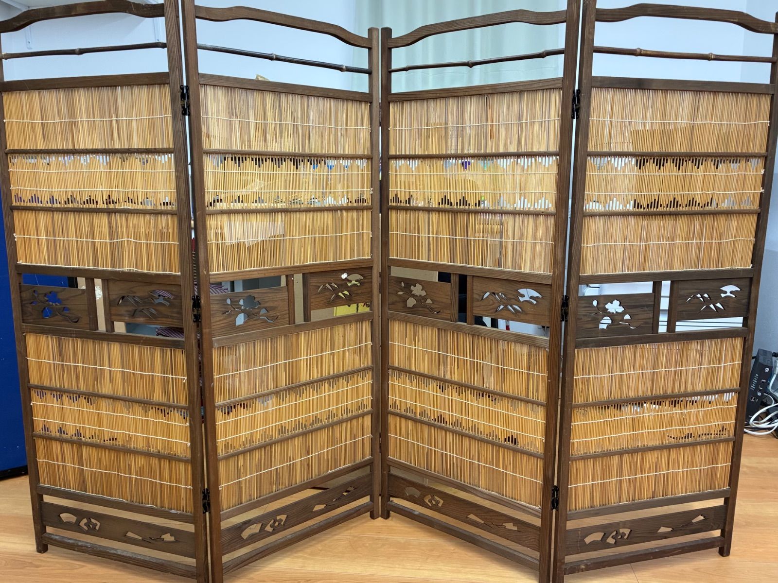 美品】和風 衝立 間仕切り 竹製 4連 屏風 パーテーション 木製彫刻