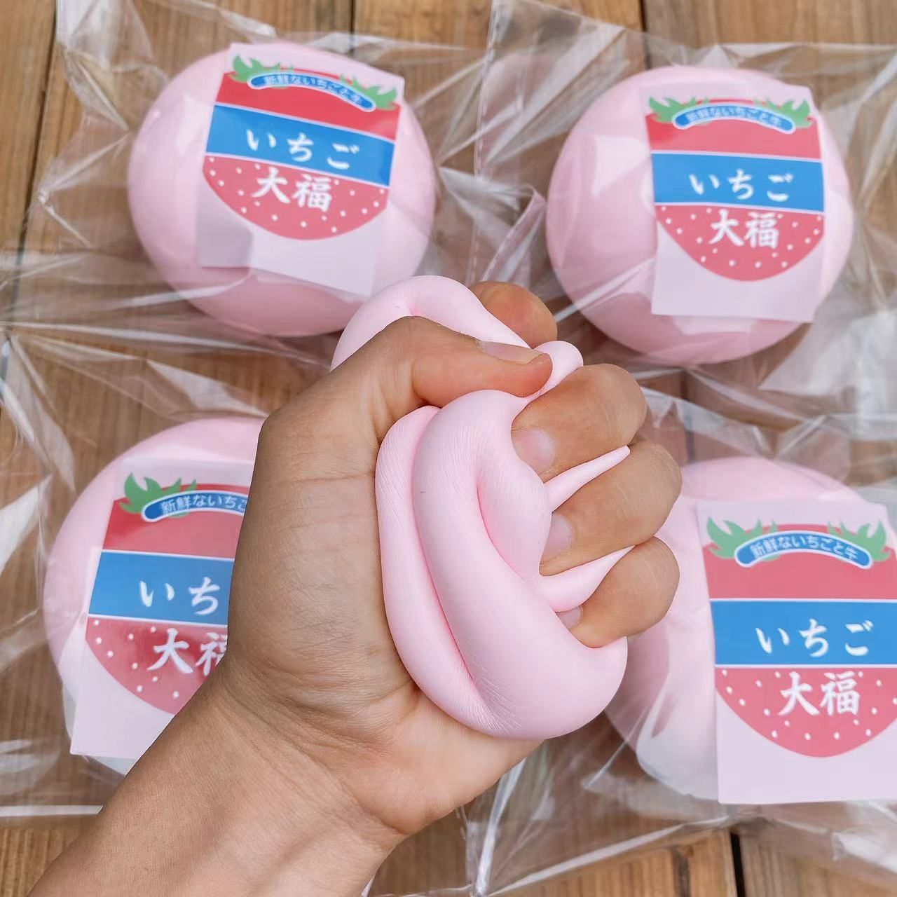 スクイーズ】 大サイズ 中サイズ 低反発 おもちゃ かわいい 握る