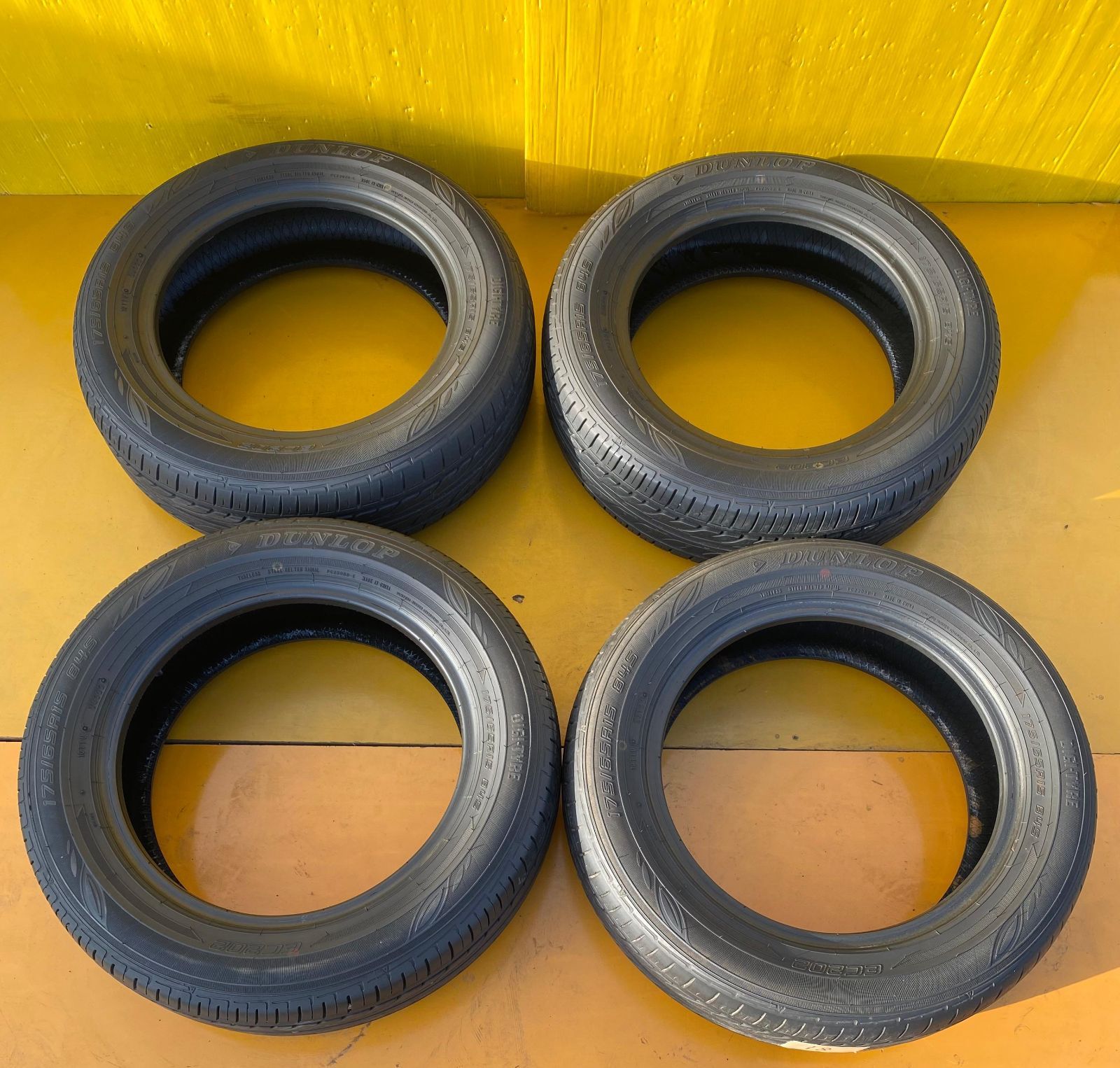 ZT-2635] タイヤ 4本 セット DUNLOP ダンロップ 175/65R15 84S EC202