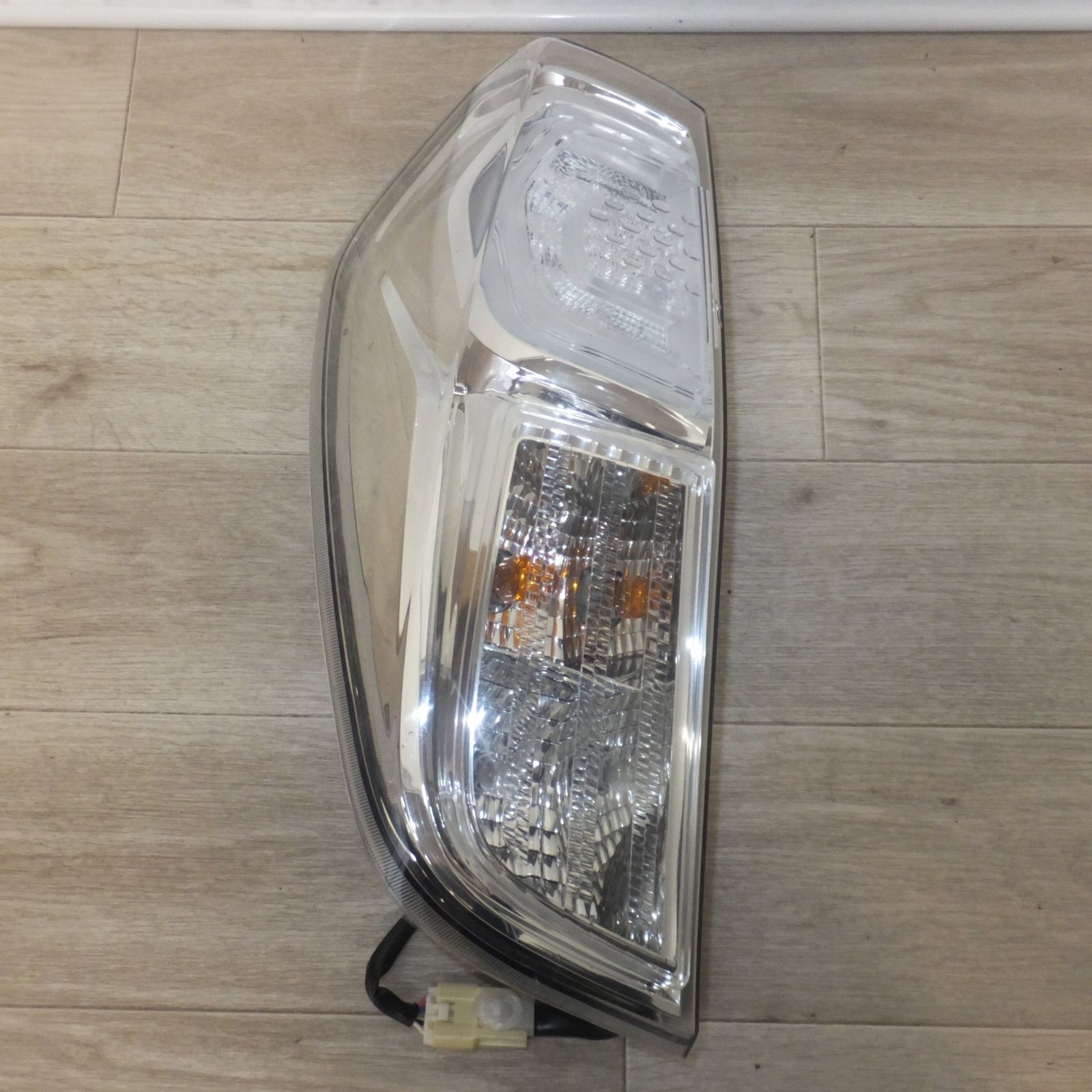 送料無料] ☆日産 NISSAN 純正 デイズルークス B21A テールライト