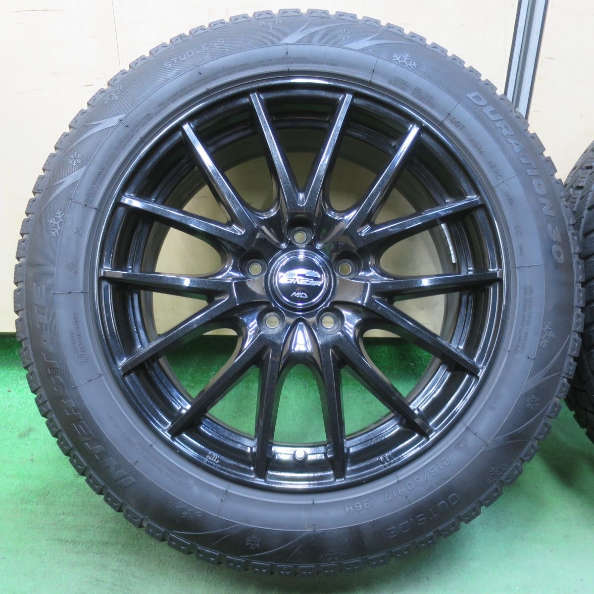 バリ溝！8.5分☆スタッドレス 215/60R17 インターステート DURATION 30