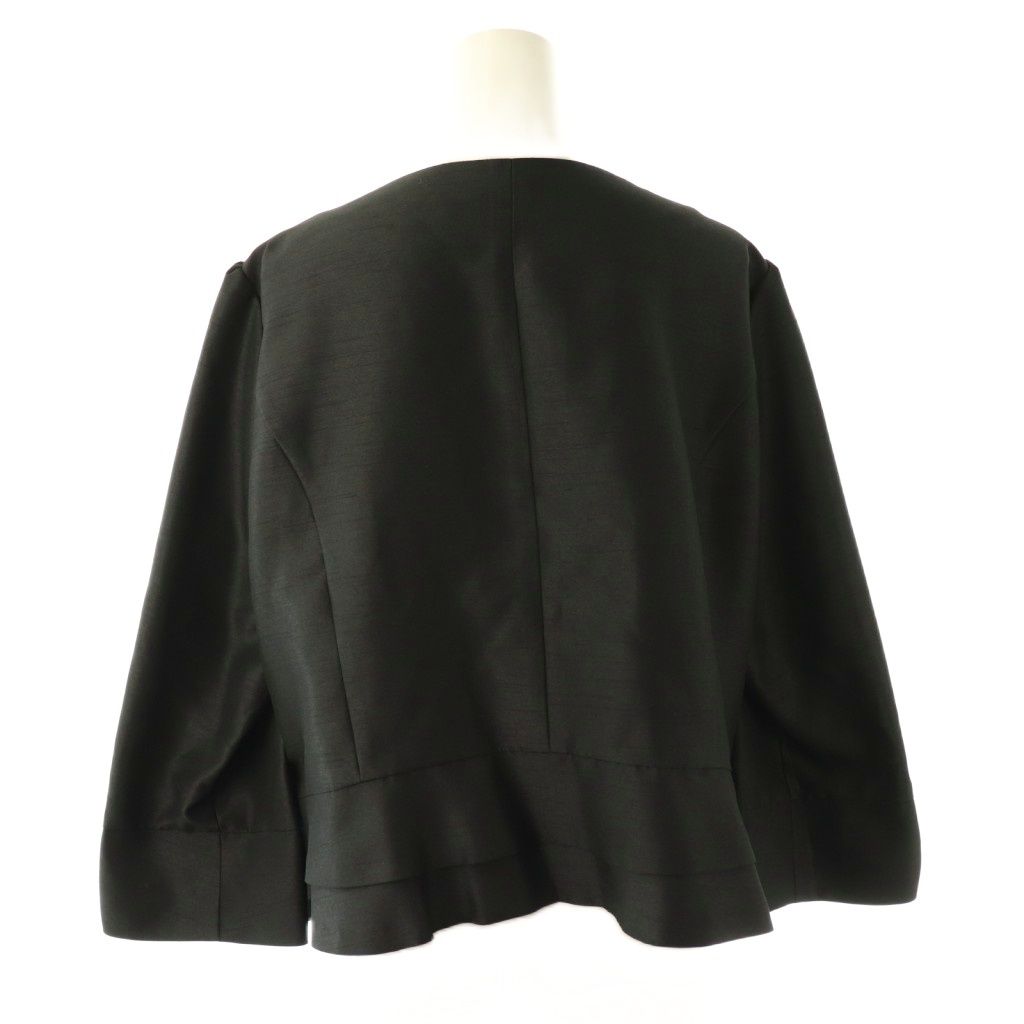 新品未使用タグ付・ローズティアラ【46】完売品・ノーカラージャケット 夏セール新品タグローズティアラ大きいサイズ46ノーカラージャケット