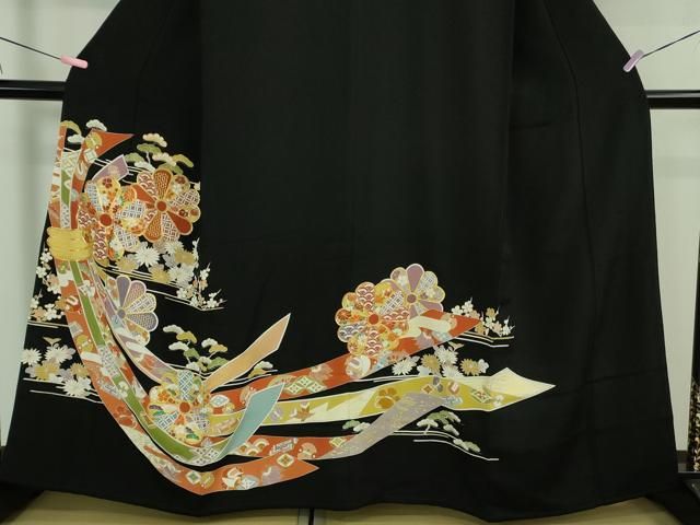 平和屋本店●極上　創業460年・千總　黒留袖　駒刺繍　束ね熨斗　宝尽くし　金彩　たとう紙付き　逸品　DZAB2955kh6 平和屋本店○極上 創業460年・千總 黒留袖 駒刺繍 束ね熨斗 宝尽くし