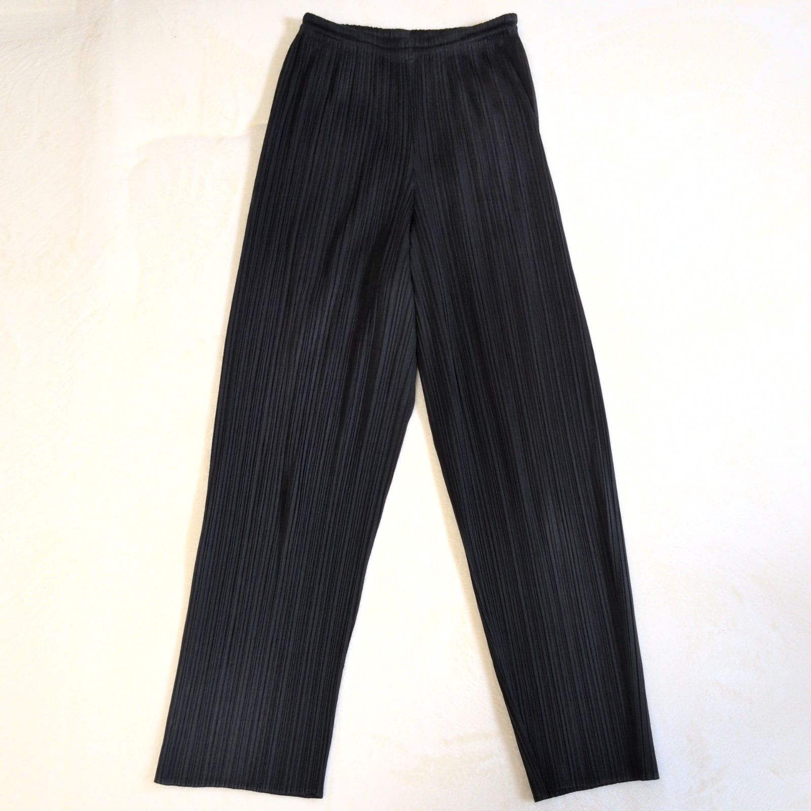 美品✨プリーツプリーズ ストレート パンツ ブラック 黒 イッセイミヤケ M 人気✨️プリーツプリーズイッセイミヤケ PLEATS PLEASE ISSEY MIYAKE
