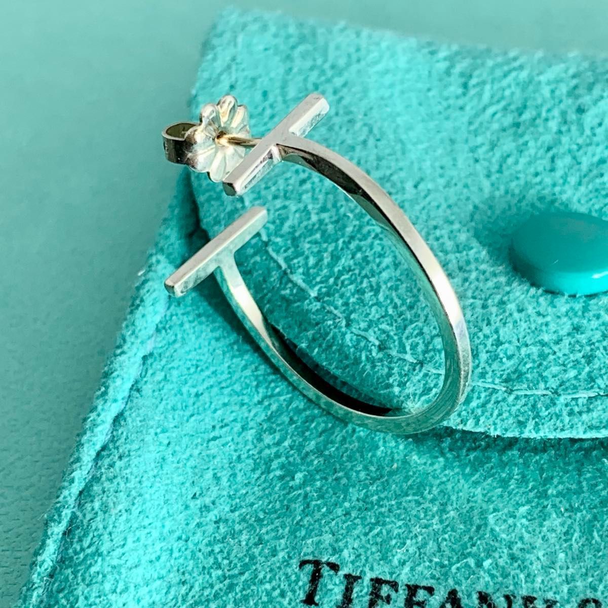 Tiffany & Co.　廃盤　Tワイヤー　ミディアムピアス　フープ　片耳 ティファニー Tワイヤー フープ ピアス ミディアム 片耳 P108 - メルカリ