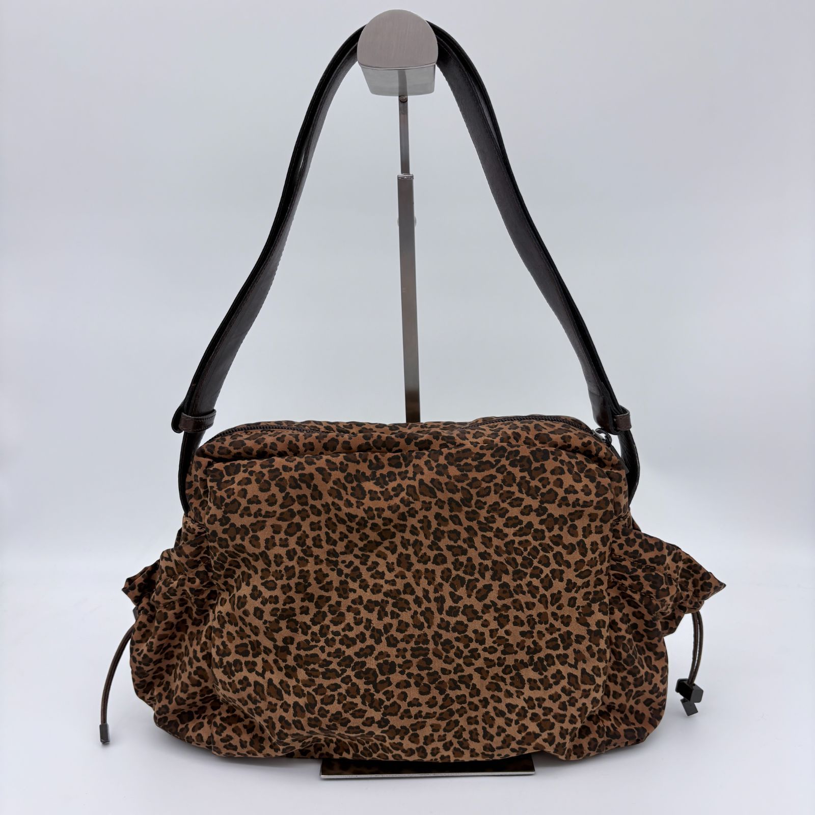 【ボッテガヴェネタ】ハンドバッグ　ポーチ レオパード　豹柄　ワンショルダー ボッテガヴェネタ】ハンドバッグ ポーチ レオパード 豹柄 ワンショルダー