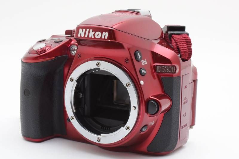 実用品】Nikon ニコン D5300 ボディ 赤 レッド シャッター数9826枚と