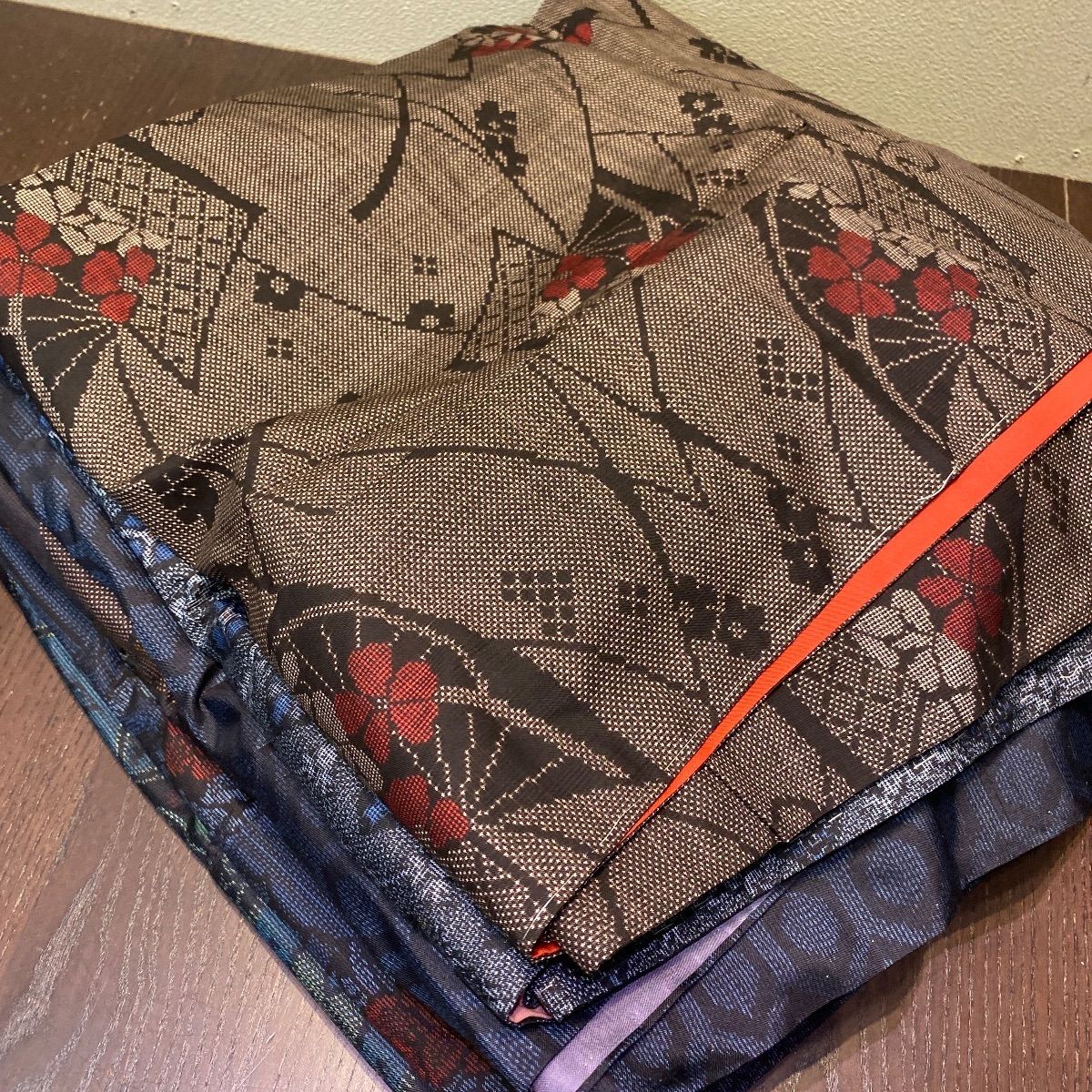 まとめ売り】正絹大島紬7枚 リメイク素材 ハンドメイド向け - メルカリ