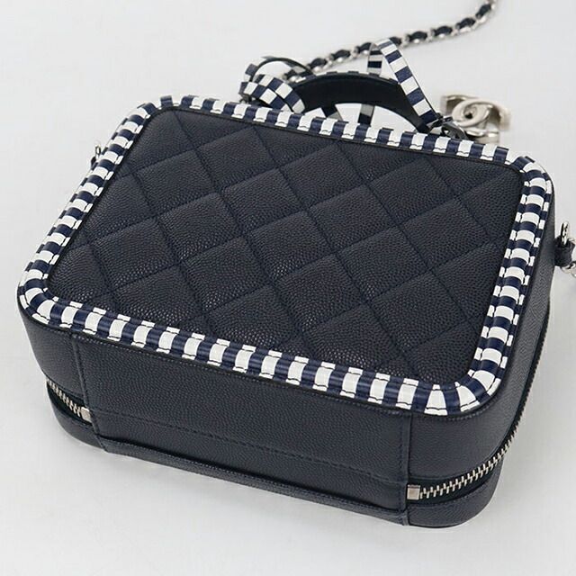 CHANELバニティ 入手困難/ギフトにも】CHANEL バニティケース キャビアスキン (CHANEL