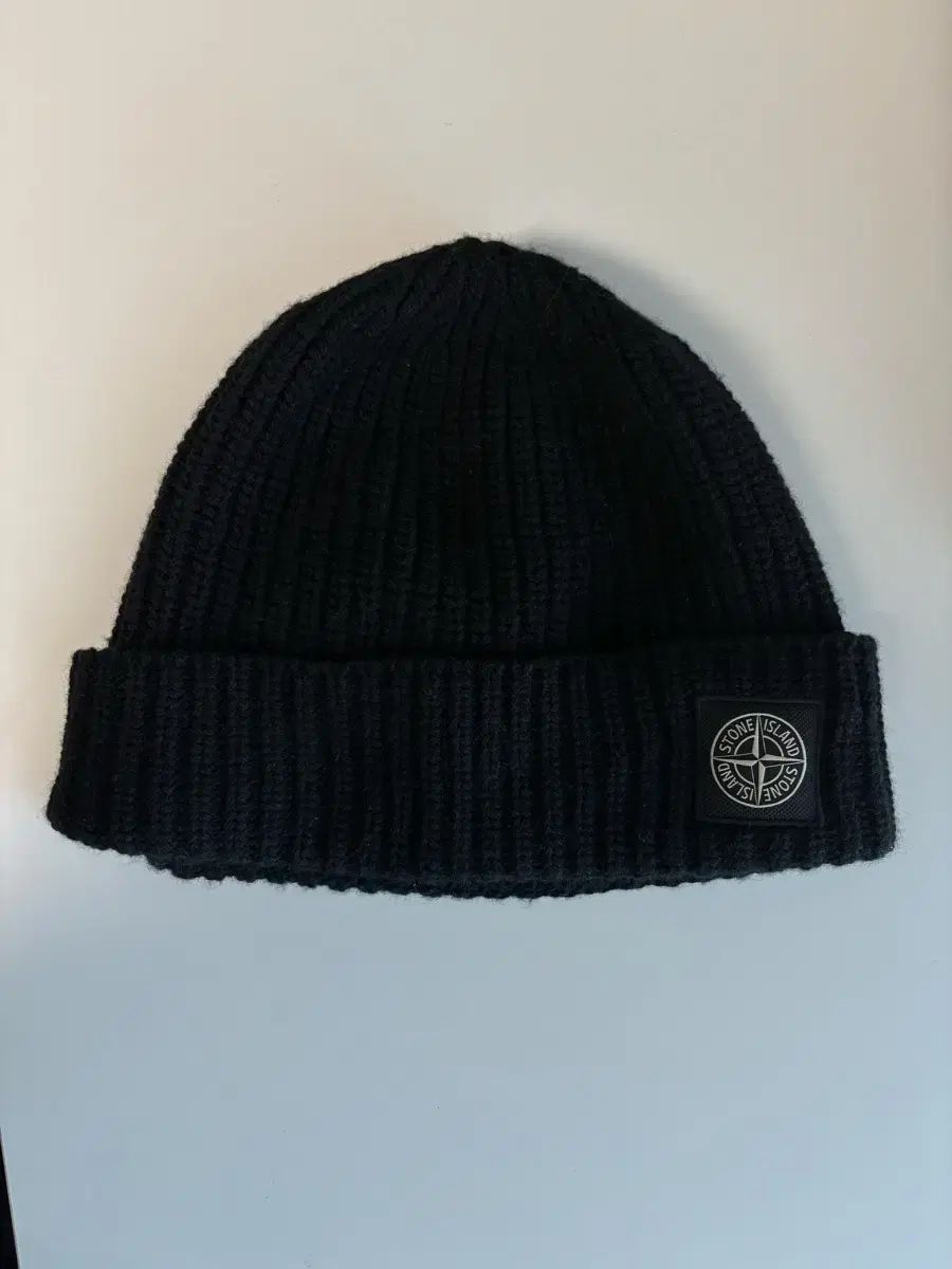 美品　ストーンアイランド　ビーニー STONE ISLAND ストーンアイランド ニットキャップ/ビーニー/N22C3