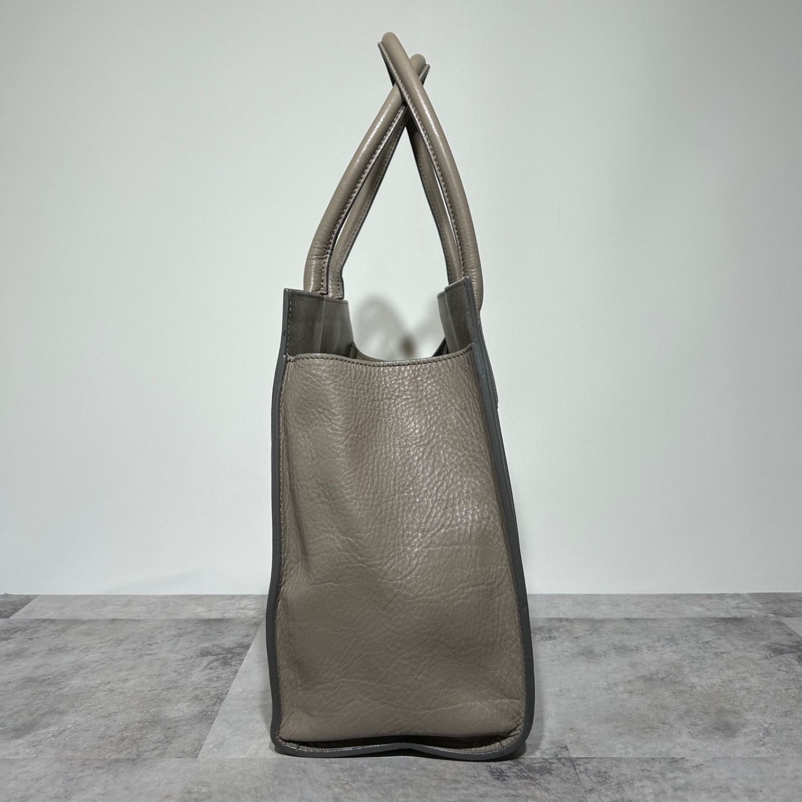 未使用に近い✨ ヒロフ HIROFU ハンドバッグ　シボ革　グレージュ 大人気 ヒロフ ハンドバッグ オールレザー グレージュ ヴィータ シボ革