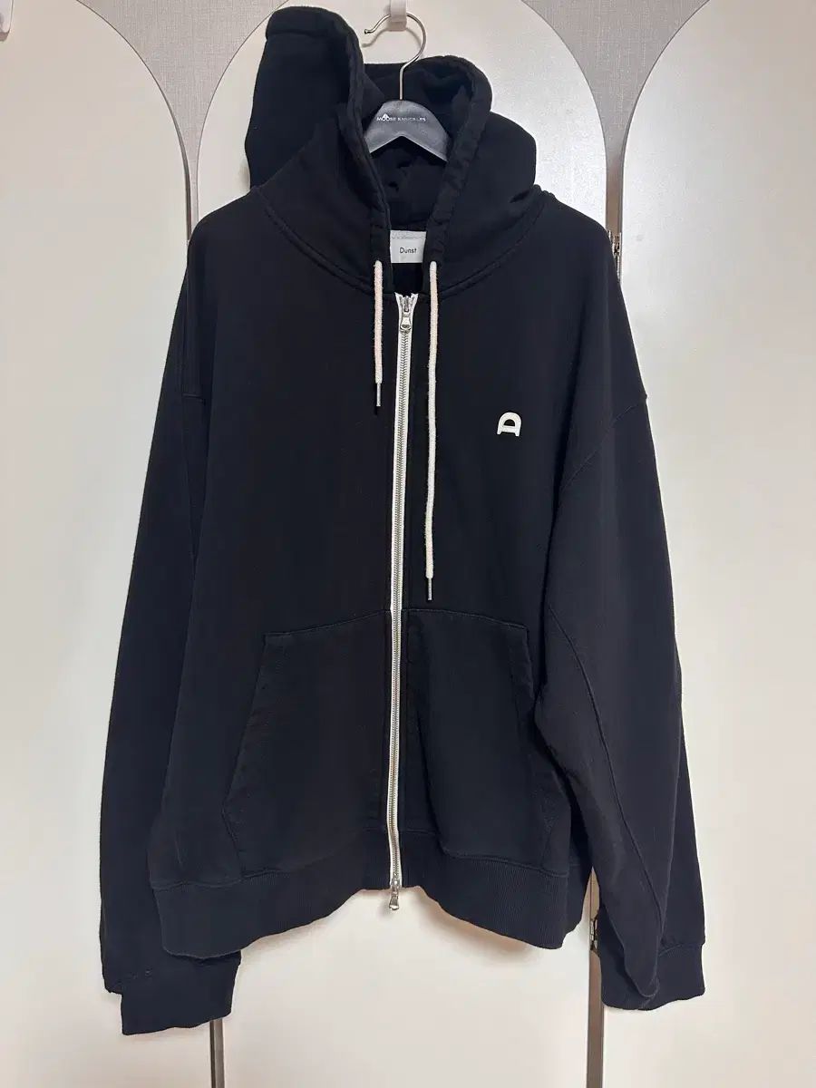 ダンスト レタリング ロゴ フーディー XL ショップからお知らせ 【公式