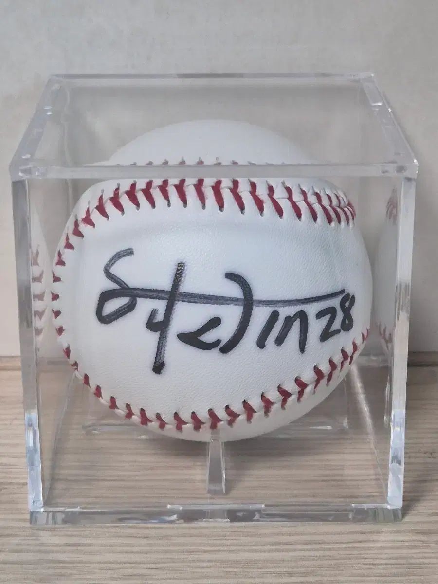 KIAタイガース ジン(JIN・ソクジン)選手 サインボール出品 - メルカリ