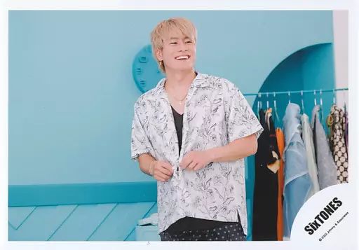 森本慎太郎　公式生写真 Amazon.co.jp: Six TONES 公式 生 写真（森本慎太郎）ST01525 : おもちゃ