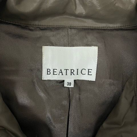 ベアトリス　新品未使用　ダウンジャケット　素材切り替え　サイズ38 ベアトリス BEATRICE ダウンジャケット 長袖 無地 フェザー混 38