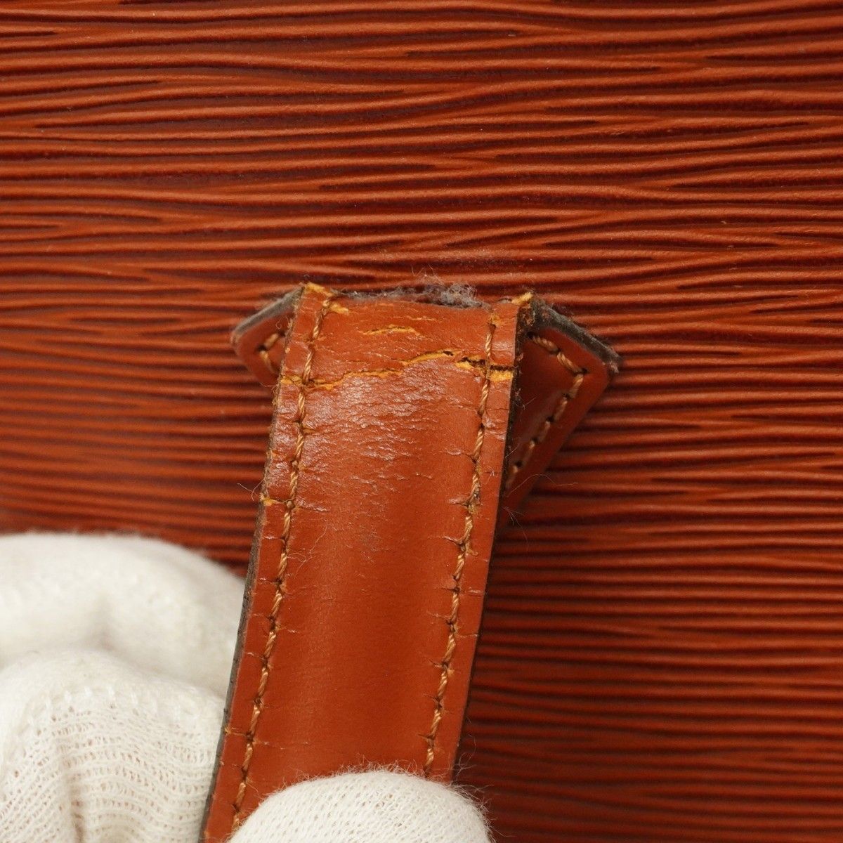 5pd6464】ルイヴィトン ショルダーバッグ エピ サンジャック