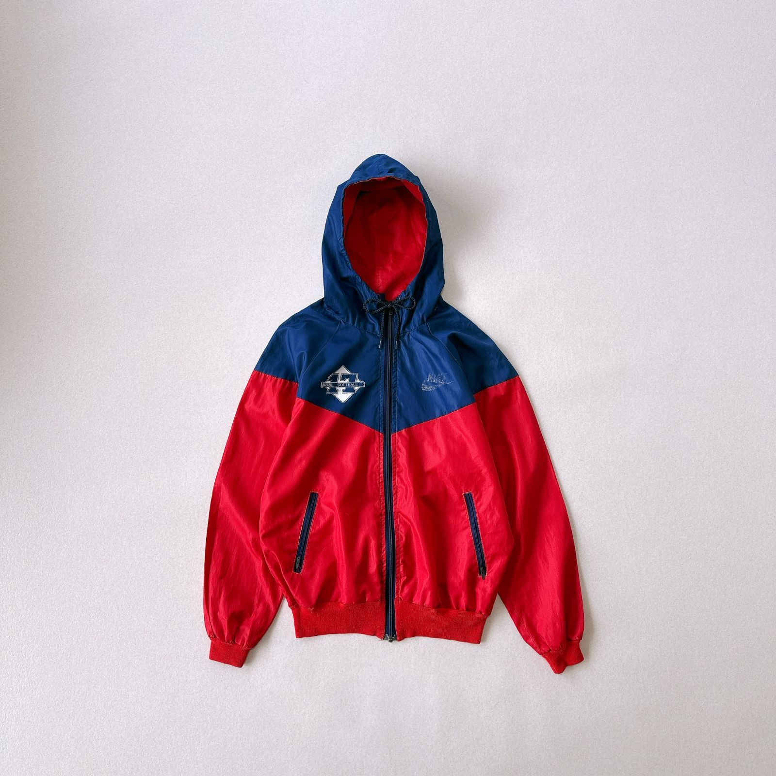 Nike ナイロンジャケット 赤と紺　80年代　モデルジャパン　春秋 Nike ナイロンジャケット 赤と紺 80年代 モデルジャパン 春秋 Nike