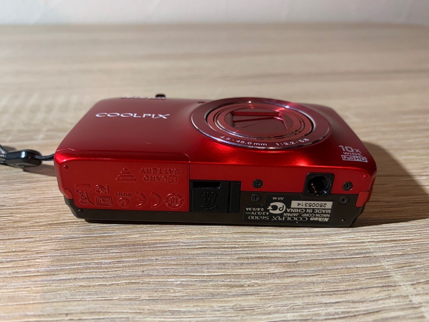 Nikon COOLPIX S6300 レッド 本体とバッテリー Nikon COOLPIX S6300 レッド 本体とバッテリー ☆実用美品☆ ニコン