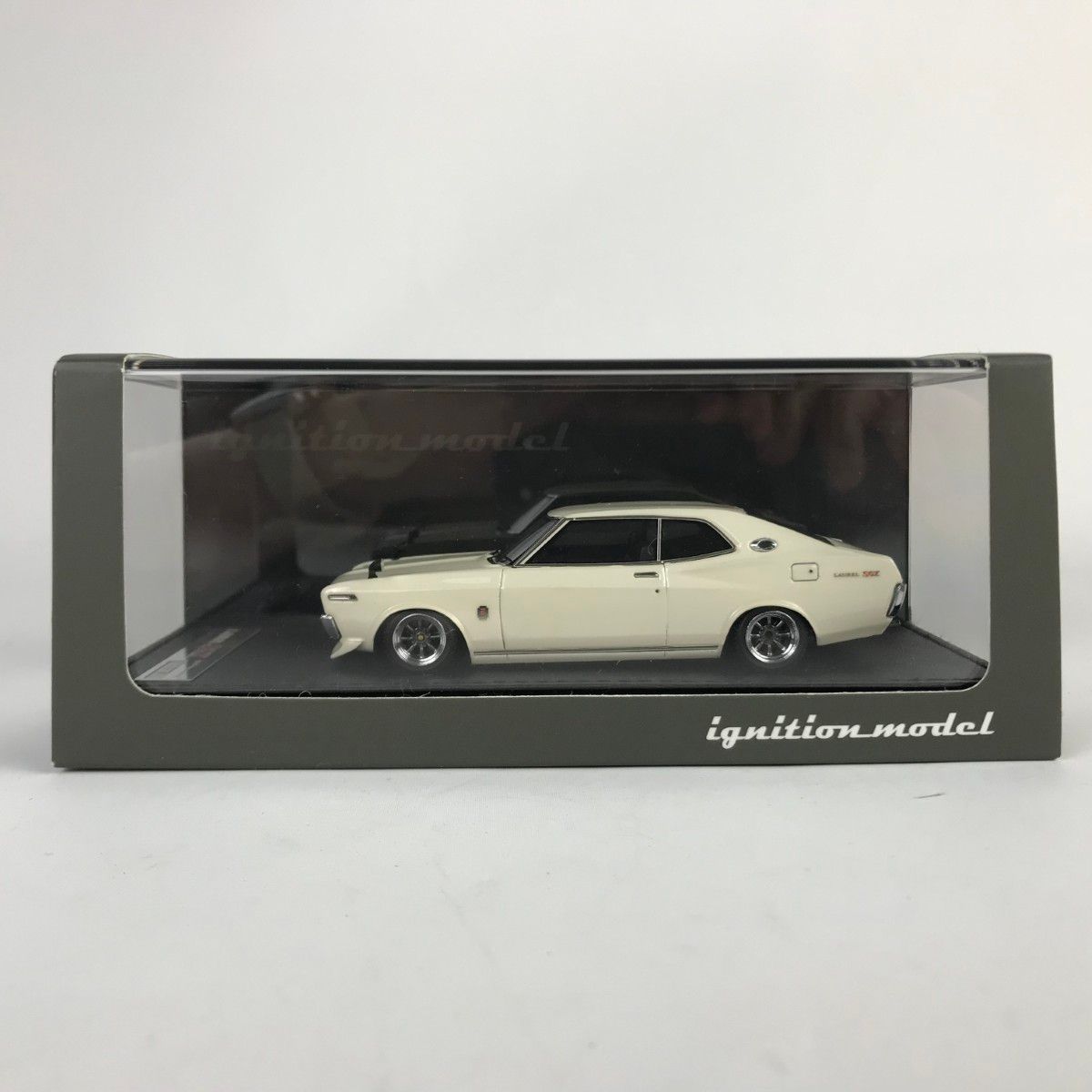 □□ イグニッションモデル 1/43 日産ローレル Nissan Laurel 2000SGX