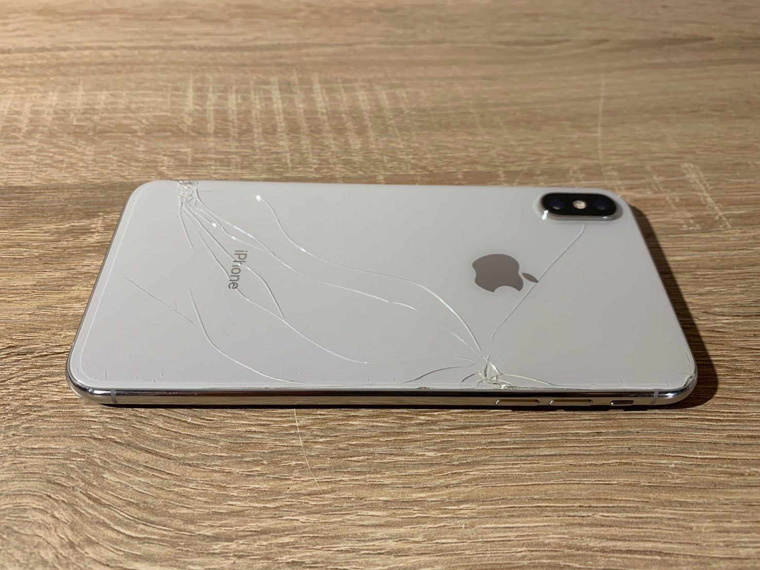 iPhone Xs Max 64GB Silver ジャンク 7447 iPhone XS Max 64GB スペースグレイ ジャンク品 バッテリー付属