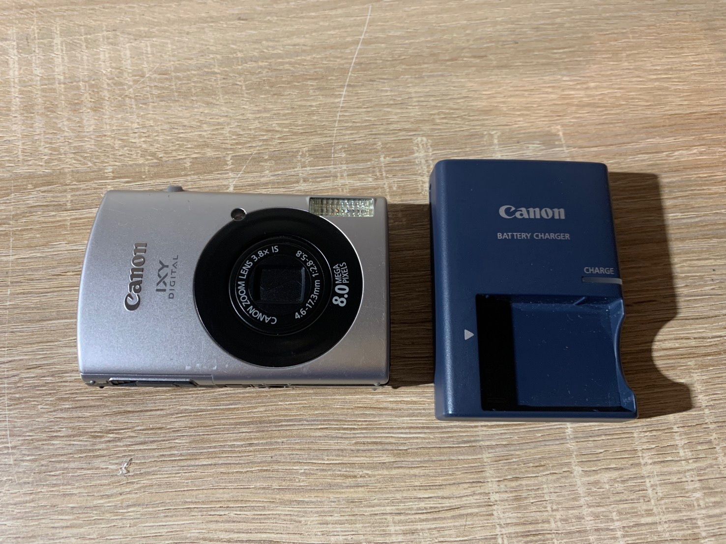 7453 Canon IXY DIGITAL 910 IS シルバー ジャンク品 バッテリー付属