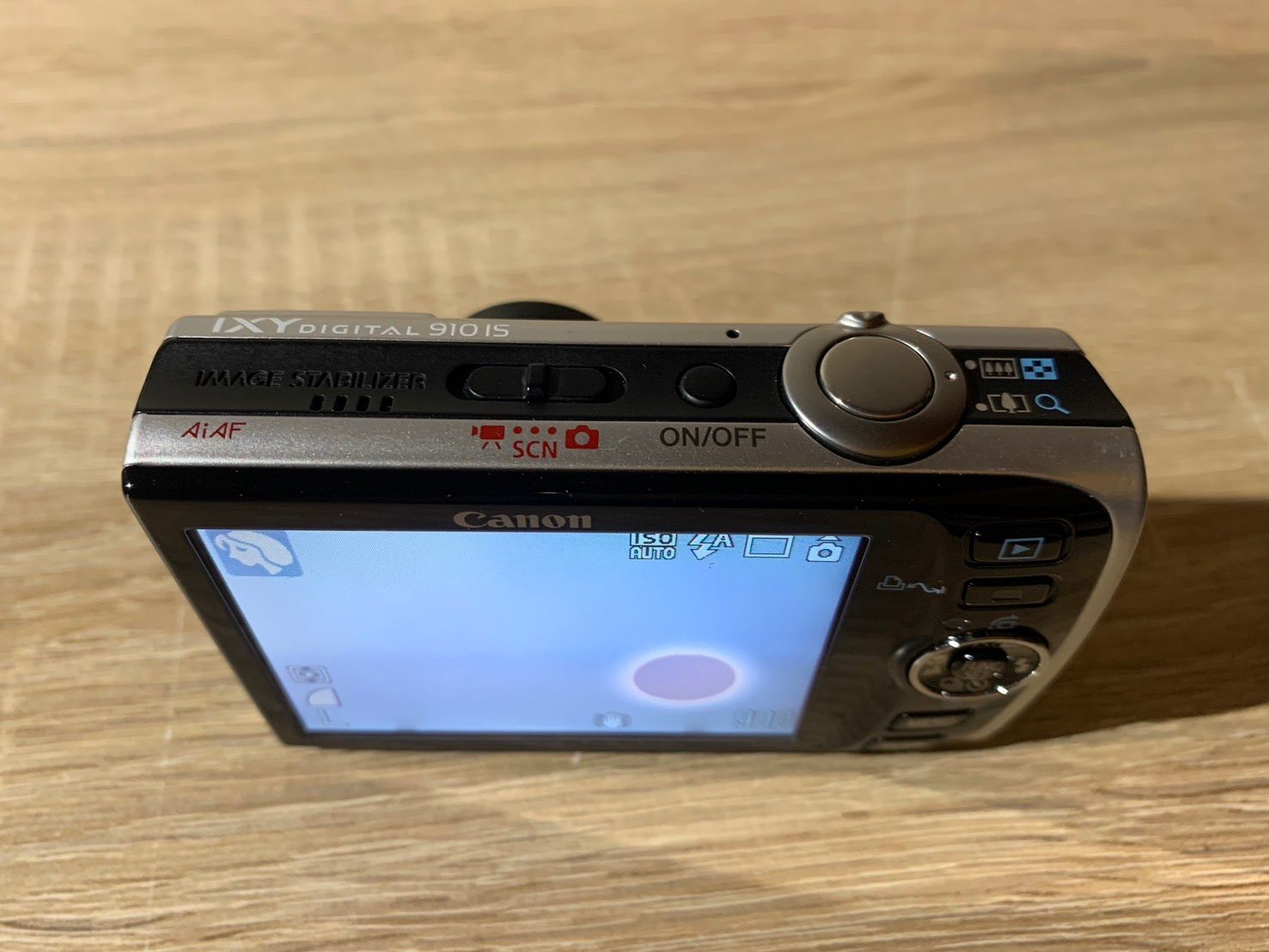 ジャンク　Canon IXY 910IS　デジタルカメラ 7453 Canon IXY DIGITAL 910 IS シルバー ジャンク品 バッテリー付属