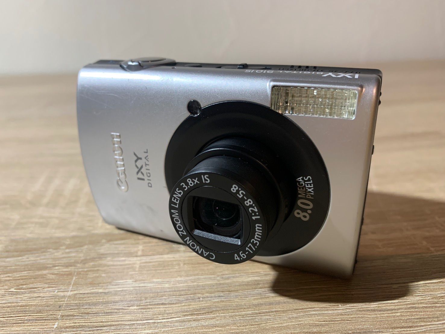 7453 Canon IXY DIGITAL 910 IS シルバー ジャンク品 バッテリー付属