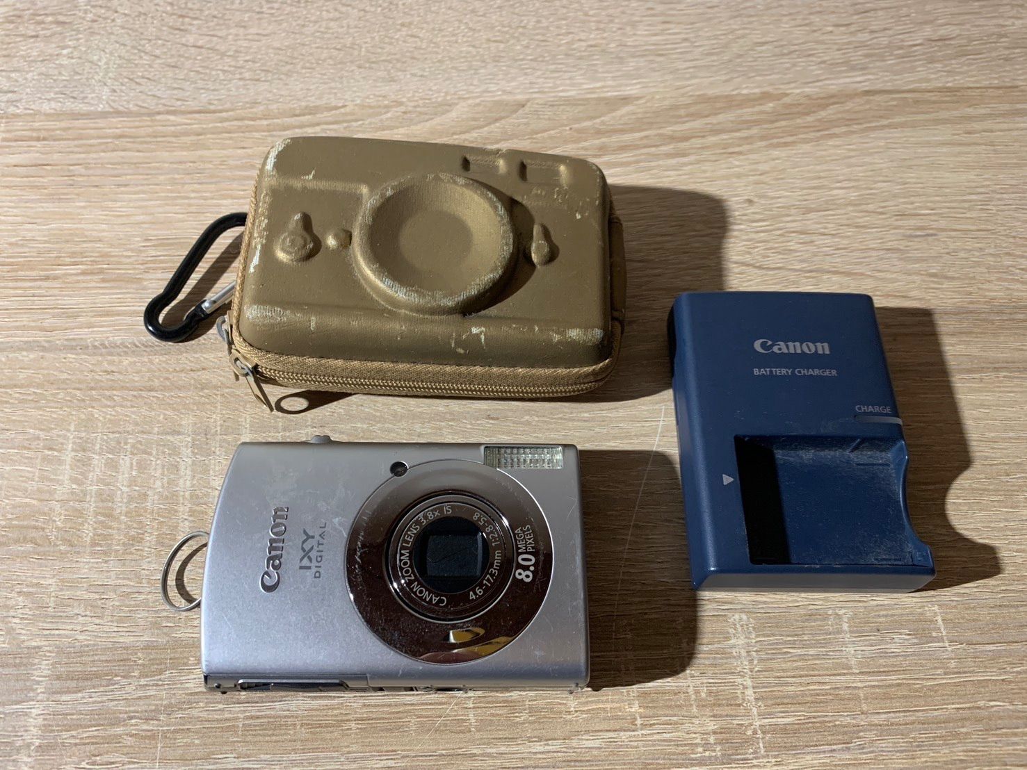 7454 Canon IXY DIGITAL 910 IS シルバー バッテリー付属