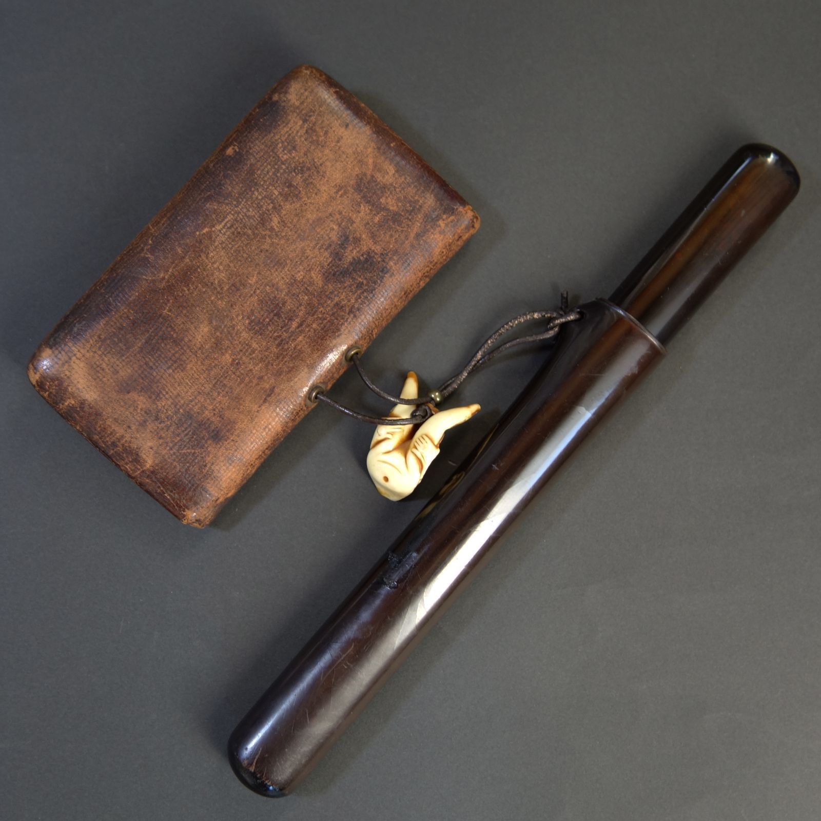 煙管 煙管筒 煙草入 【 煙管 純銀製 ／ 煙管筒 漆塗製 ／ 煙草入 革製