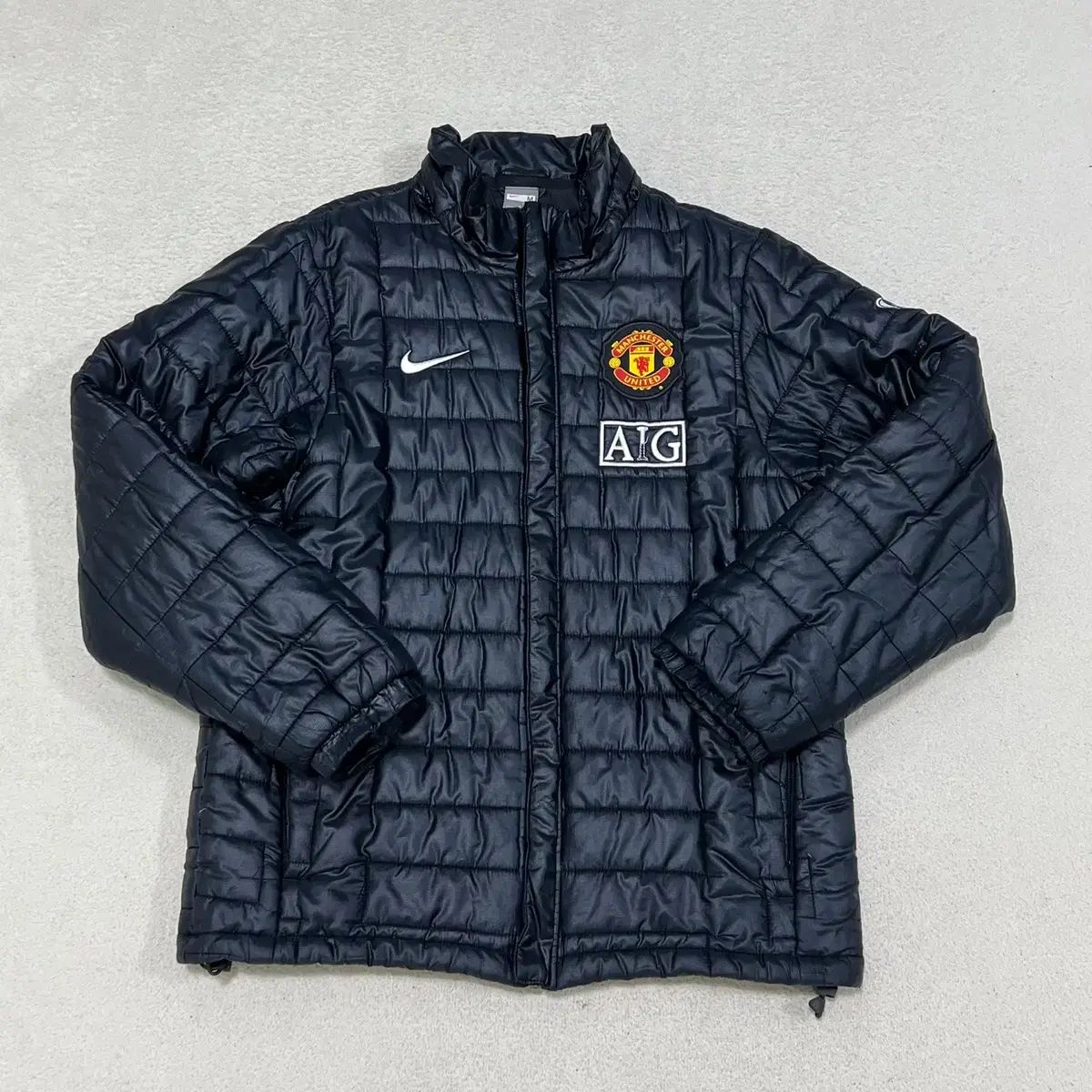 100 NIKE マンチェスター・ユナイテッド AIG 軽量ダウン 1104 - メルカリ