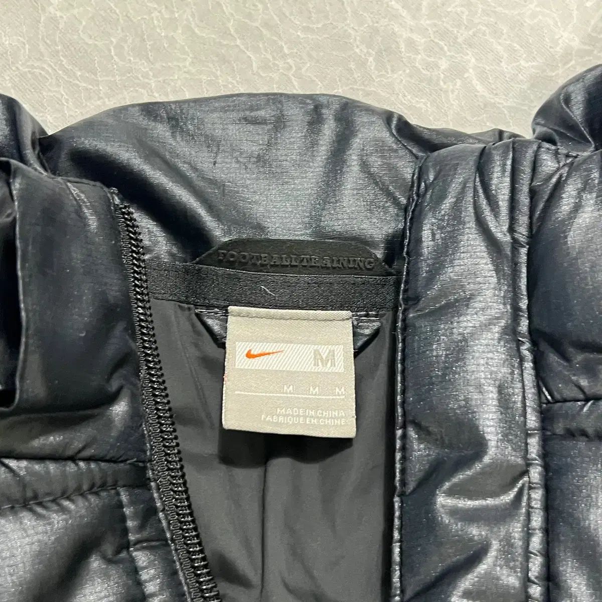 100 NIKE マンチェスター・ユナイテッド AIG 軽量ダウン 1104 - メルカリ