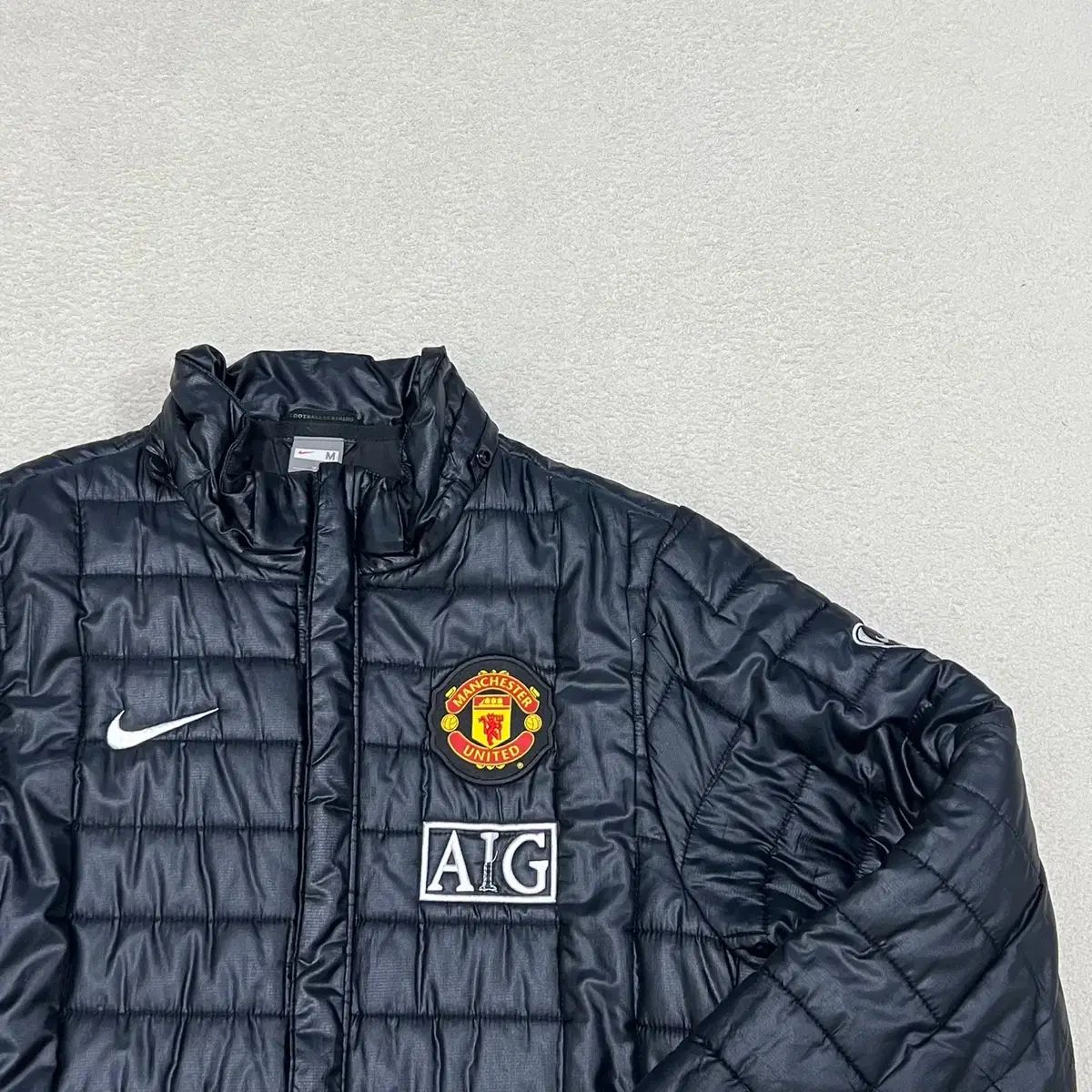 100 NIKE マンチェスター・ユナイテッド AIG 軽量ダウン 1104 - メルカリ