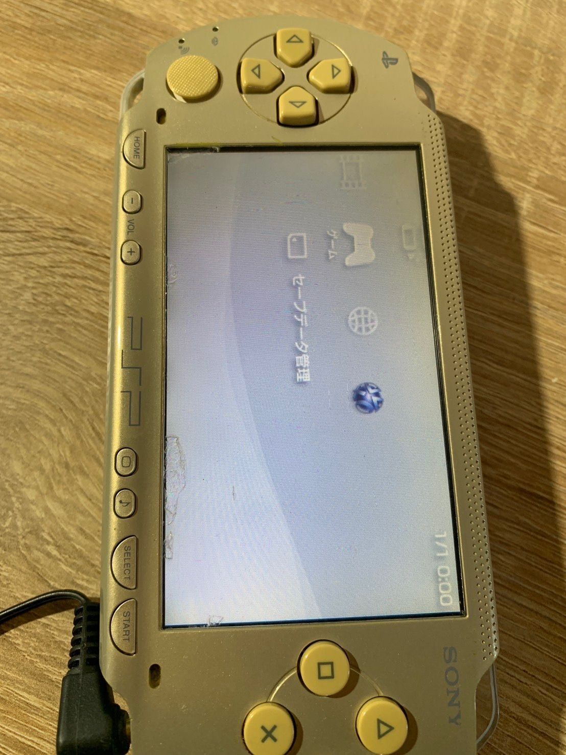 7464 PSP 1000 シャンパンゴールド ジャンク品 バッテリー付属 - メルカリ