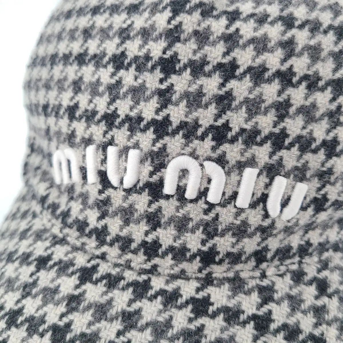 未使用 ミュウミュウ キャップ チェック ベージュ ブラック ウール M 未使用 ミュウミュウ キャップ チェック ベージュ ブラック ウール M