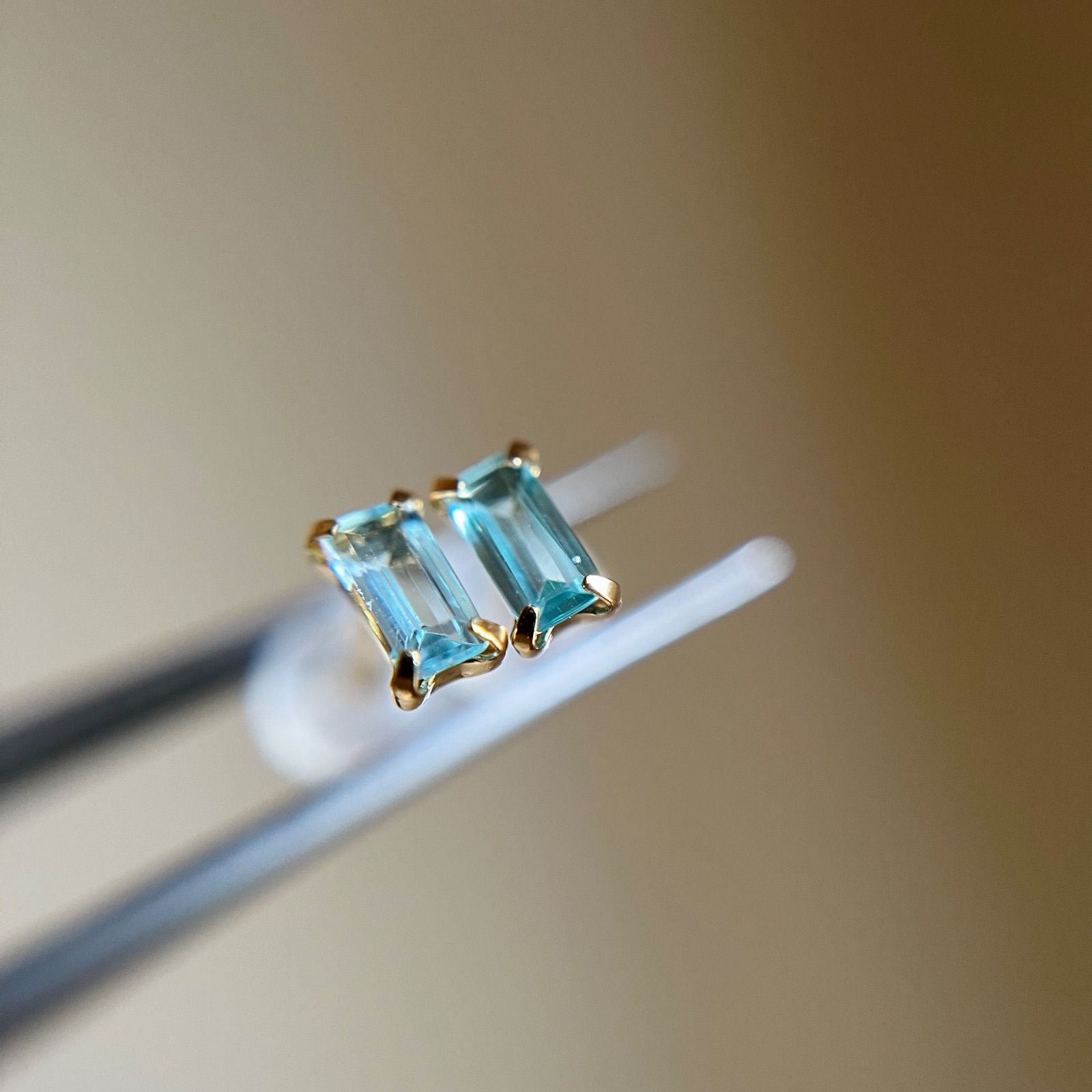 希少 未使用品 k18 パライバ色アパタイト ピアス 希少 未使用品 k18 パライバ色アパタイト ピアス 希少 未使用品 k18